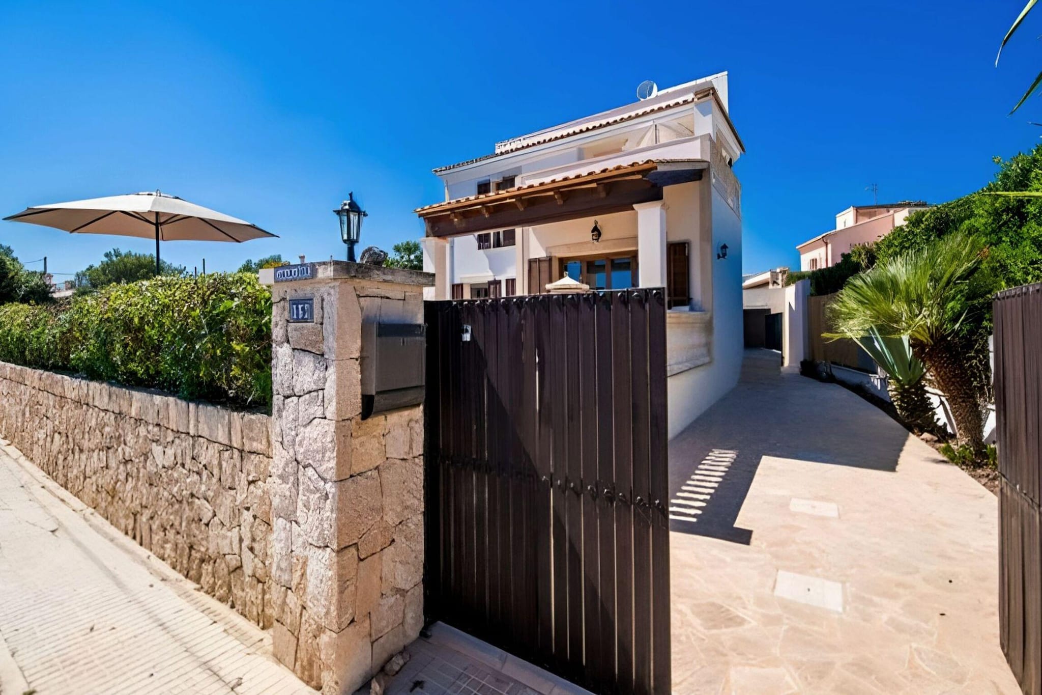 Amador-Exterior summer
