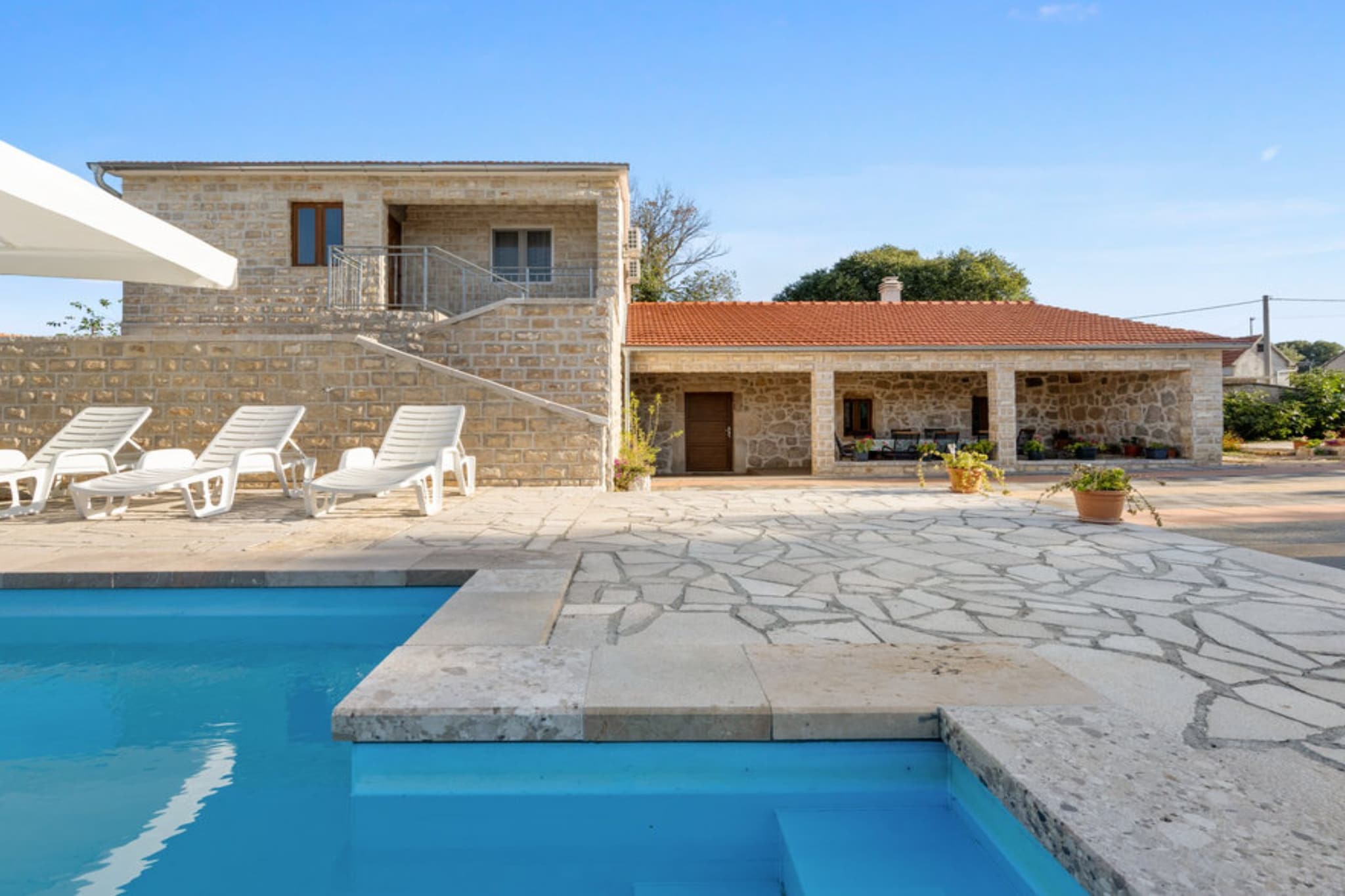 Holiday Home Stari Dvori-Zwembad