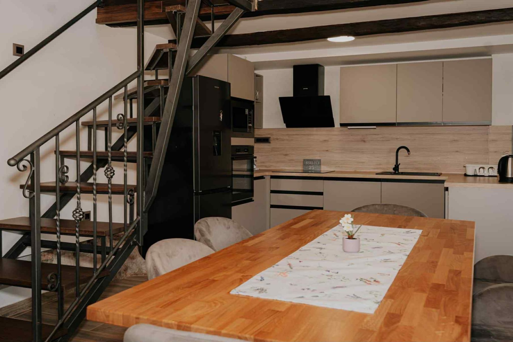 Holiday Home Šapat Šume is a delightful riverside retreat in Karlovac—ideal for families or couples seeking a blend of relaxation and adventure. This property is a nature-focused setting, and it offers both comfort and scenic charm.
Note:
Private parking is available, and a reservation is not required.
Wi-Fi is available throughout the property.
Pets are not allowed.
This three-bedroom can accommodate up to six guests. It features a cable TV/flat-screen TV and is combined with a living room and kitchen. The private bathroom is equipped with a shower and toilet.
Thanks to its excellent location, everything you'll need for your vacation is just a short walk from the property. Grocery stores, cafes, restaurants—everything is within a 2.00 km radius.
The airport is 80 km away from the property.