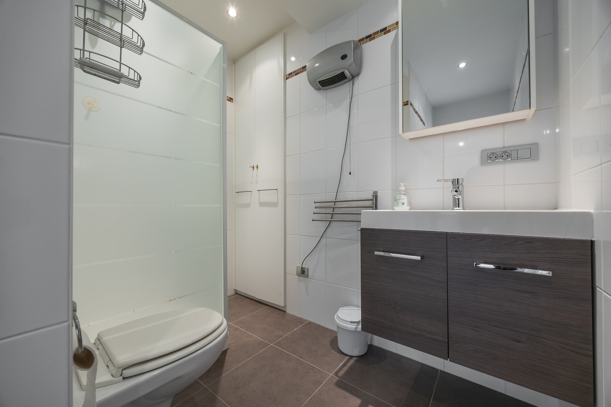 Wimbledon B 0804-Bathroom