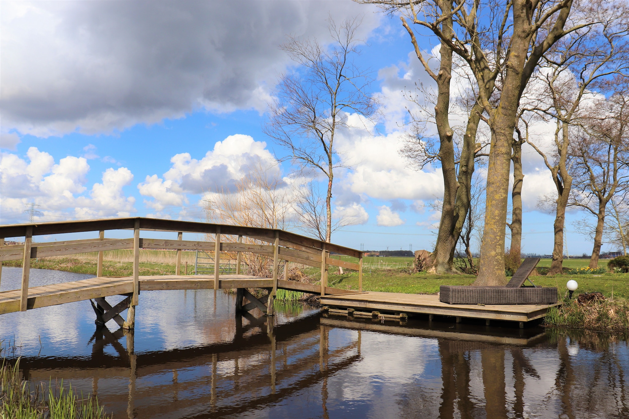 Boerderij uit 1866 in Friesland 16-persoons-Tuinen zomer