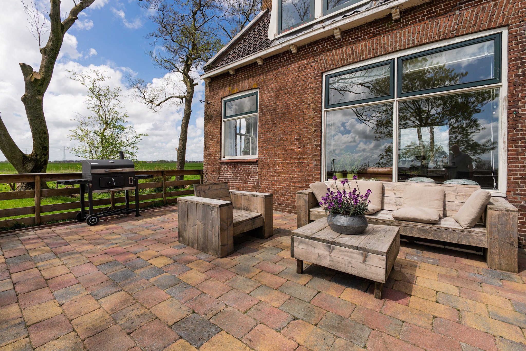 Boerderij uit 1866 in Friesland 16-persoons-Terrasbalkon