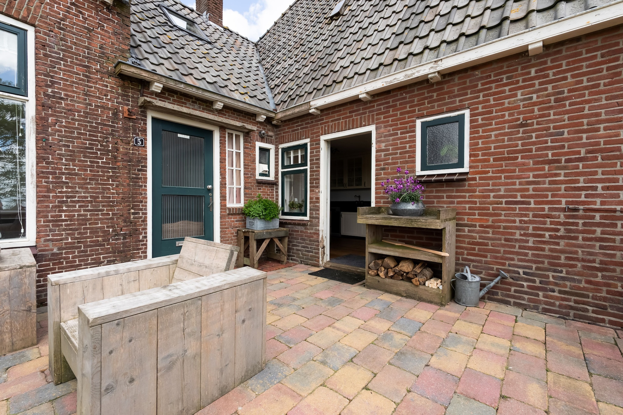 Boerderij uit 1866 in Friesland 16-persoons-Buitenkant zomer