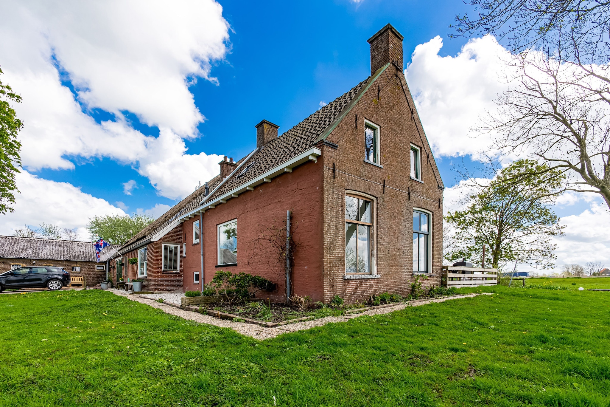 Boerderij uit 1866 in Friesland 16-persoons-Buitenkant zomer