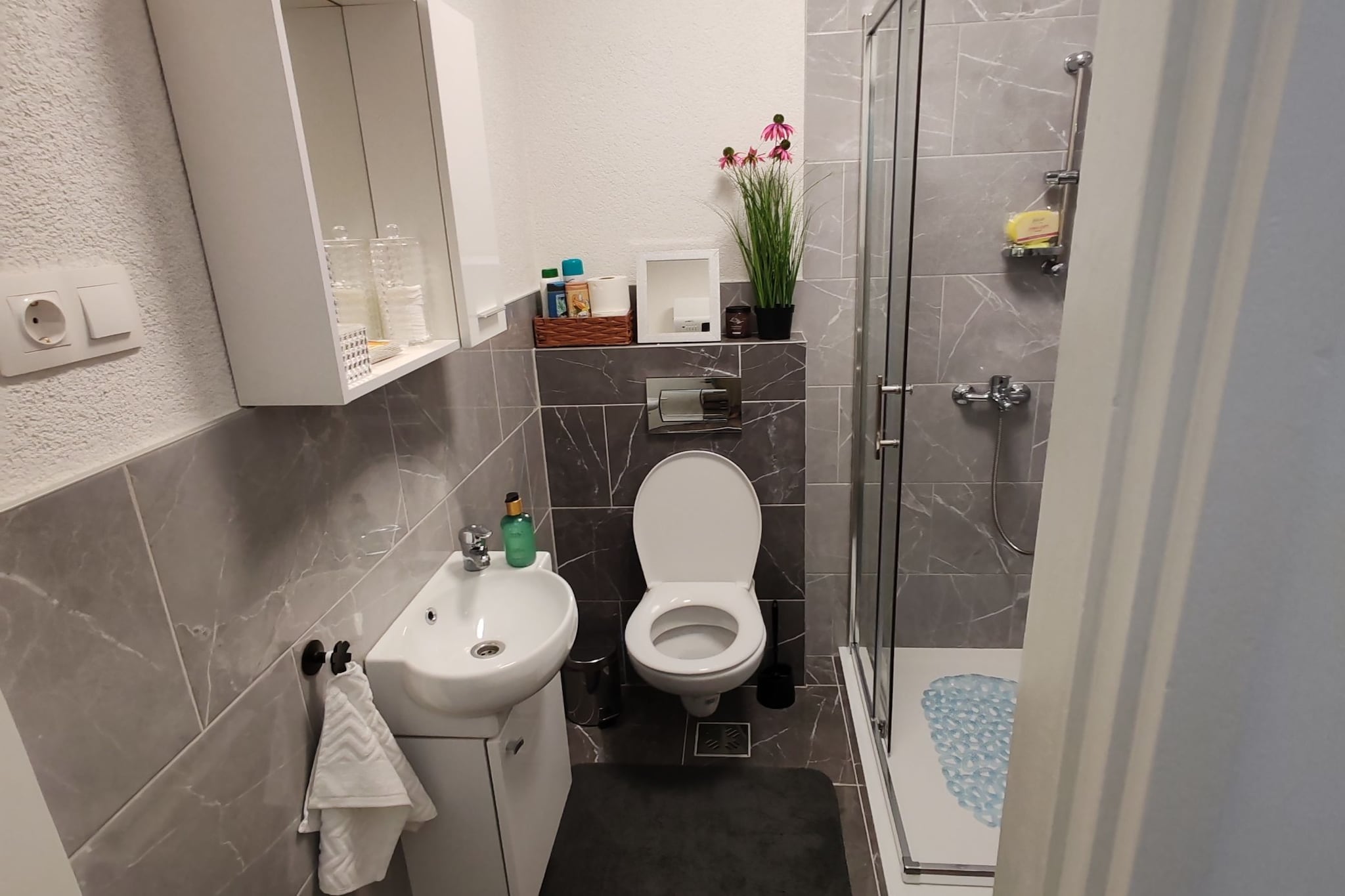Studio Apartment Enter - Studio Apartment With Terrace-Badkamer