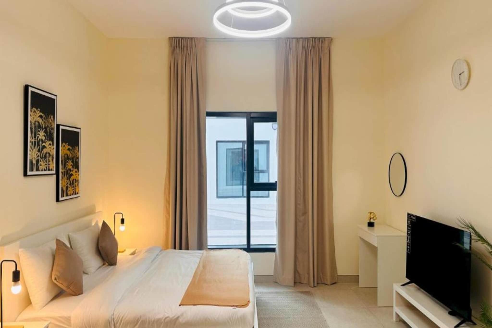 Cozy JLT Studio with Lake View & Gym