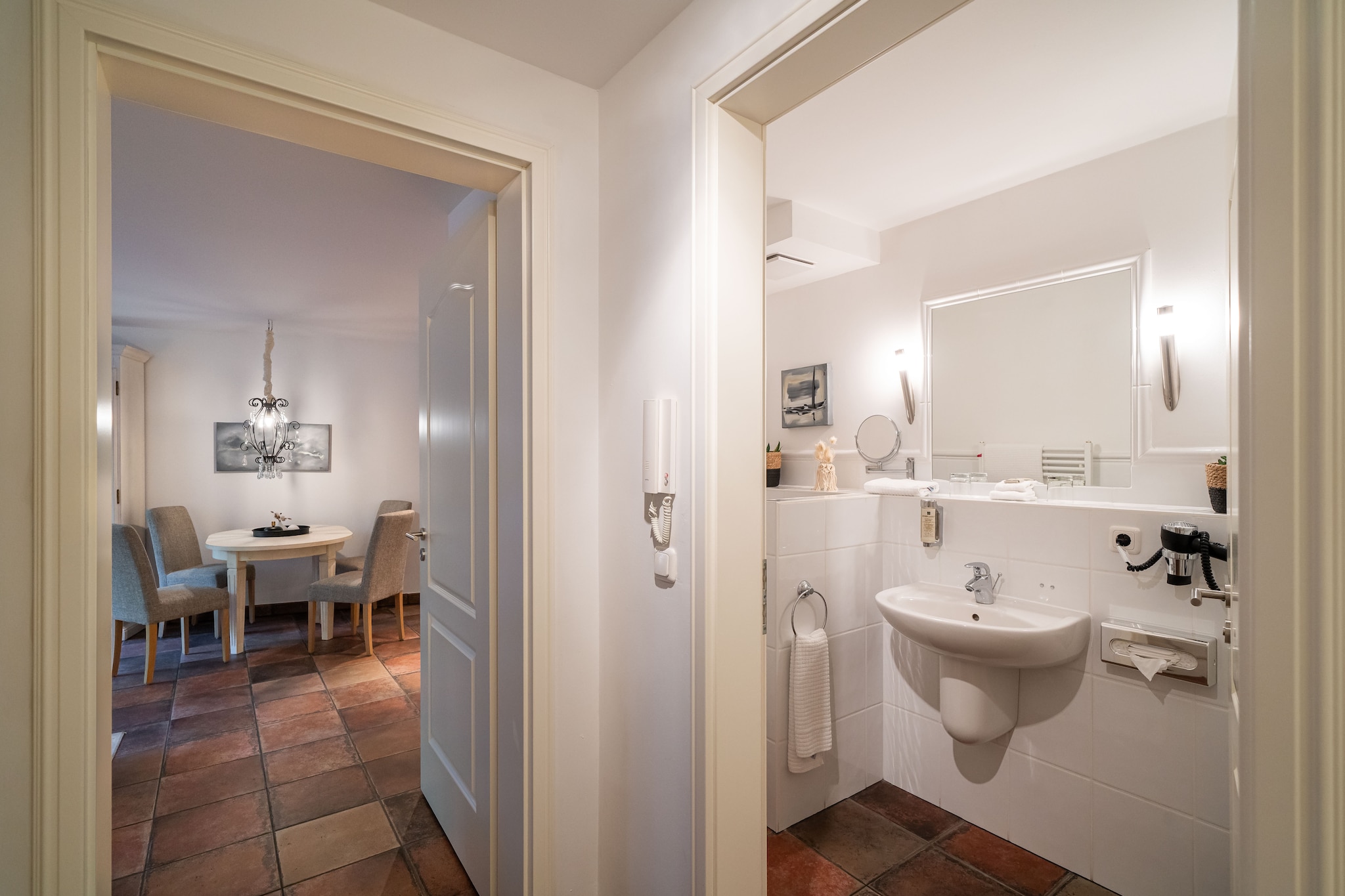 Haus Sonne - Souterrain Fewo - Strandhotel Fischland-Overloop