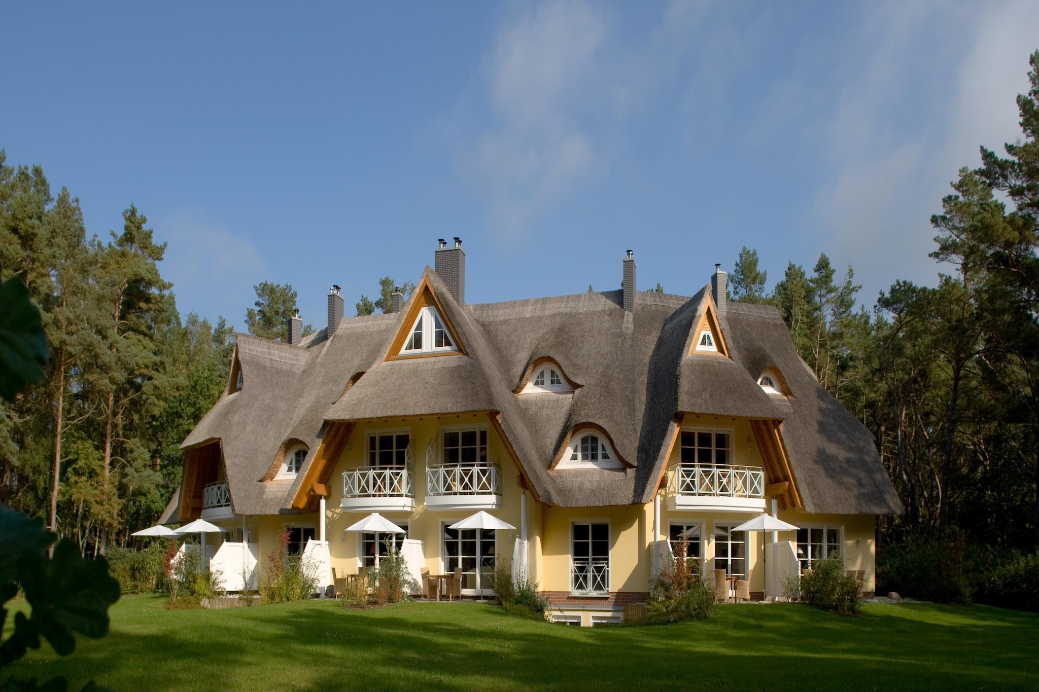 Haus Sonne - Garten Fewo - Strandhotel Fischland-Buitenkant zomer