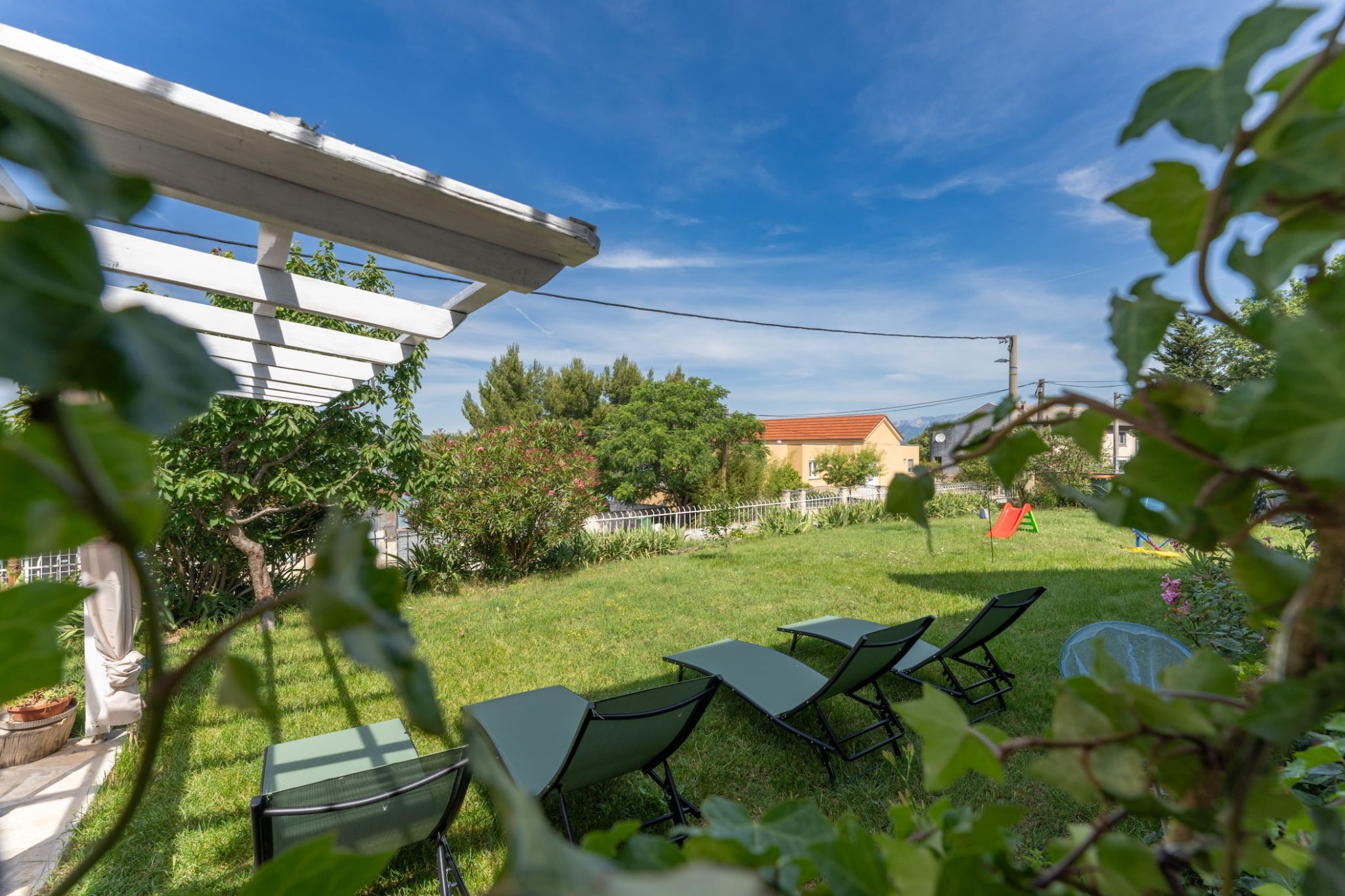 Holiday Home Sanda - Four Bedroom Holiday Home with Terrace-Tuinen zomer