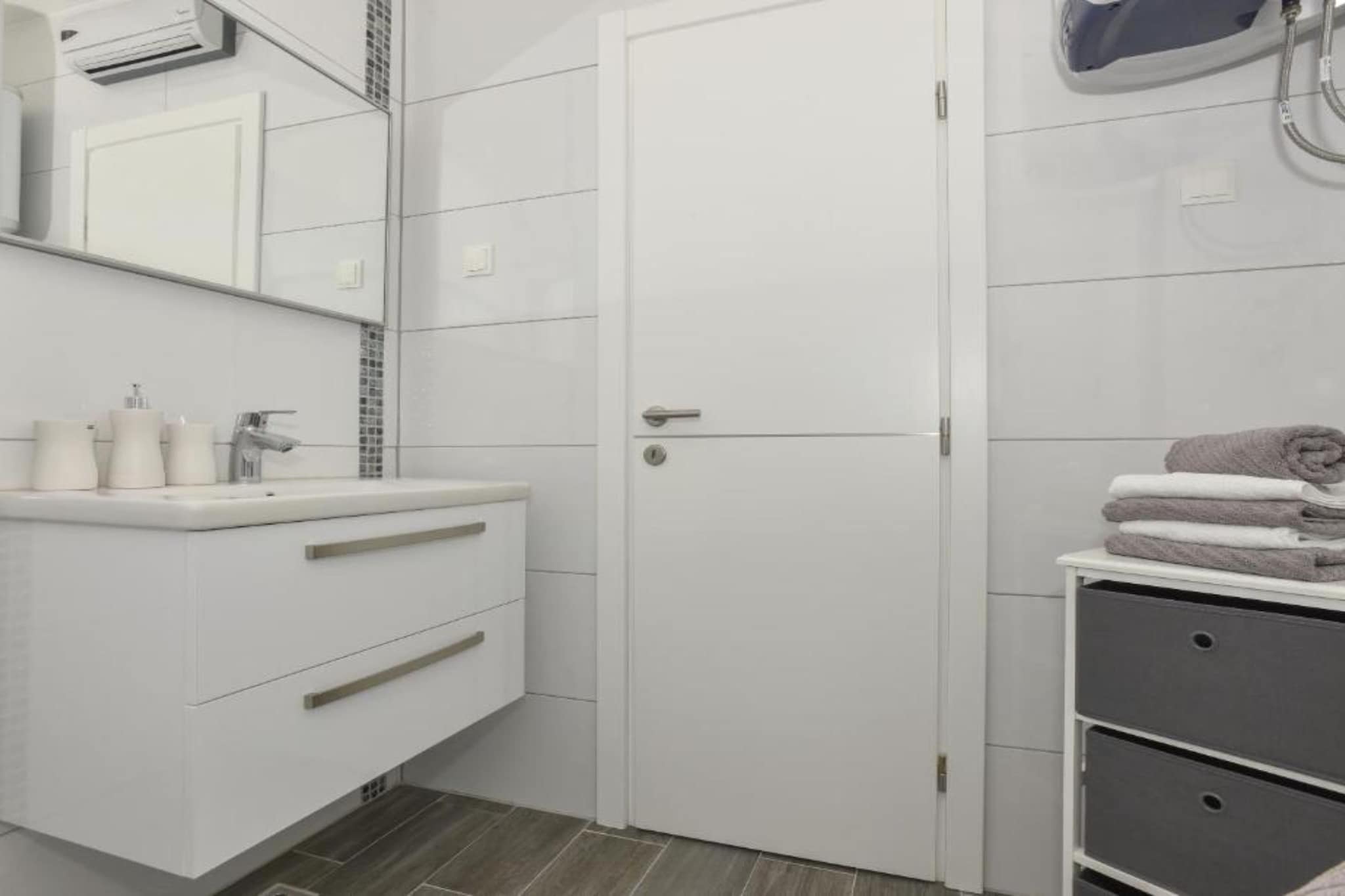 Apartment Hani 1 - One Bedroom Apartment With Balcony And Sea View-Bathroom