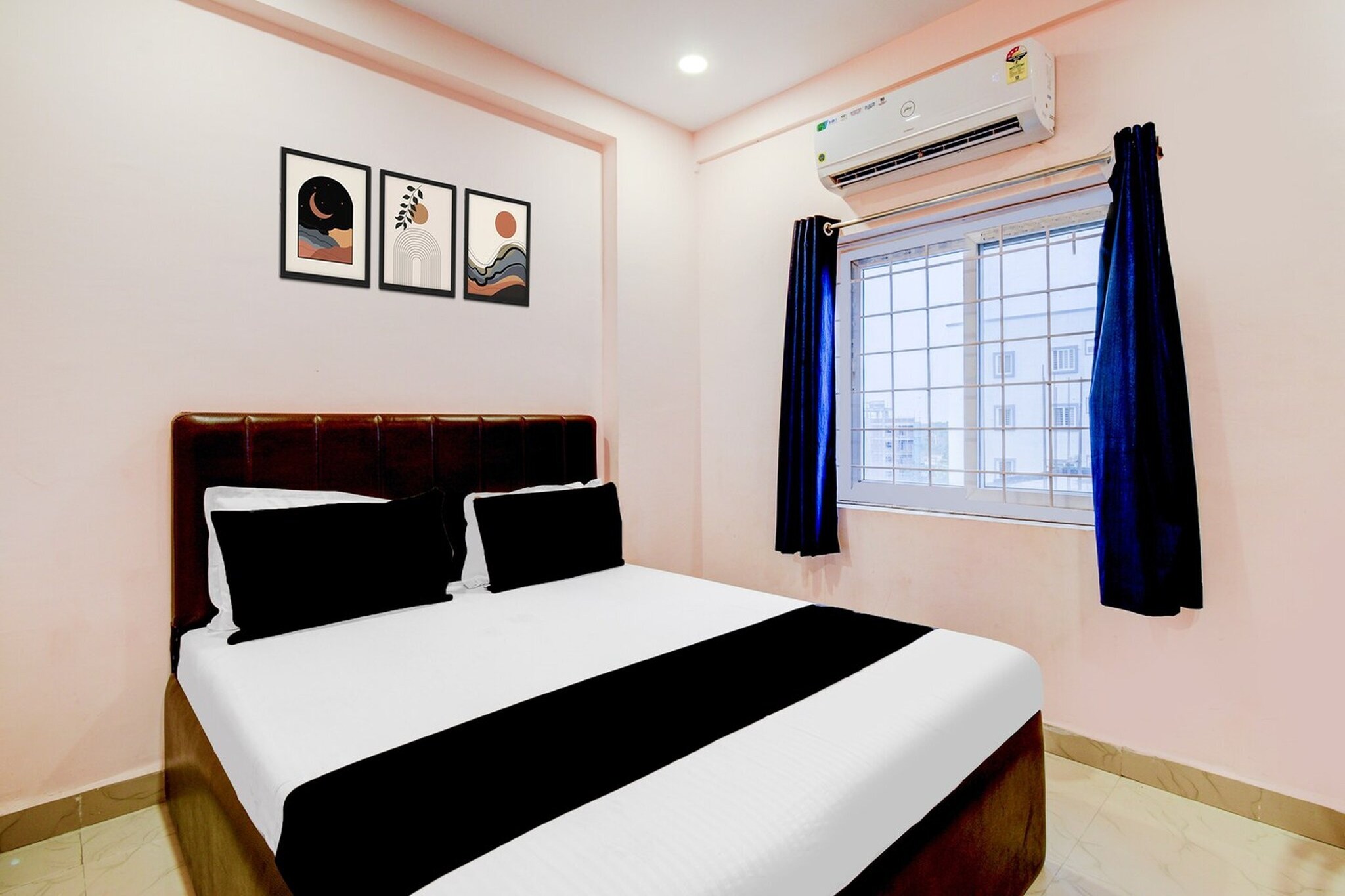 Located within 11 km of ISB and 17 km of Golkonda Fort, Super Hotel O Chandanagar Formerly Nakshatra provides rooms with air conditioning and a private bathroom in Lingampalli. Among the facilities at this property are room service and a 24-hour front desk, along with free WiFi throughout the property. The hotel features family rooms.

Guest rooms at the hotel are equipped with a seating area, a flat-screen TV with satellite channels and a private bathroom with free toiletries and a bath or shower. All units include a desk.

City Centre Mall is 18 km from Super Hotel O Chandanagar Formerly Nakshatra, while Hussain Sagar Lake is 21 km away. Rajiv Gandhi International Airport is 40 km from the property.

Early Check-In Policy: A full day’s room rate will be charged for check-ins before 6:00 AM. Complimentary early check-in is available between 6:00 AM and 10:00 AM, subject to room availability.

Check-in is only available to guests aged 18 and above. Please provide a government-issued ID to confirm your age.