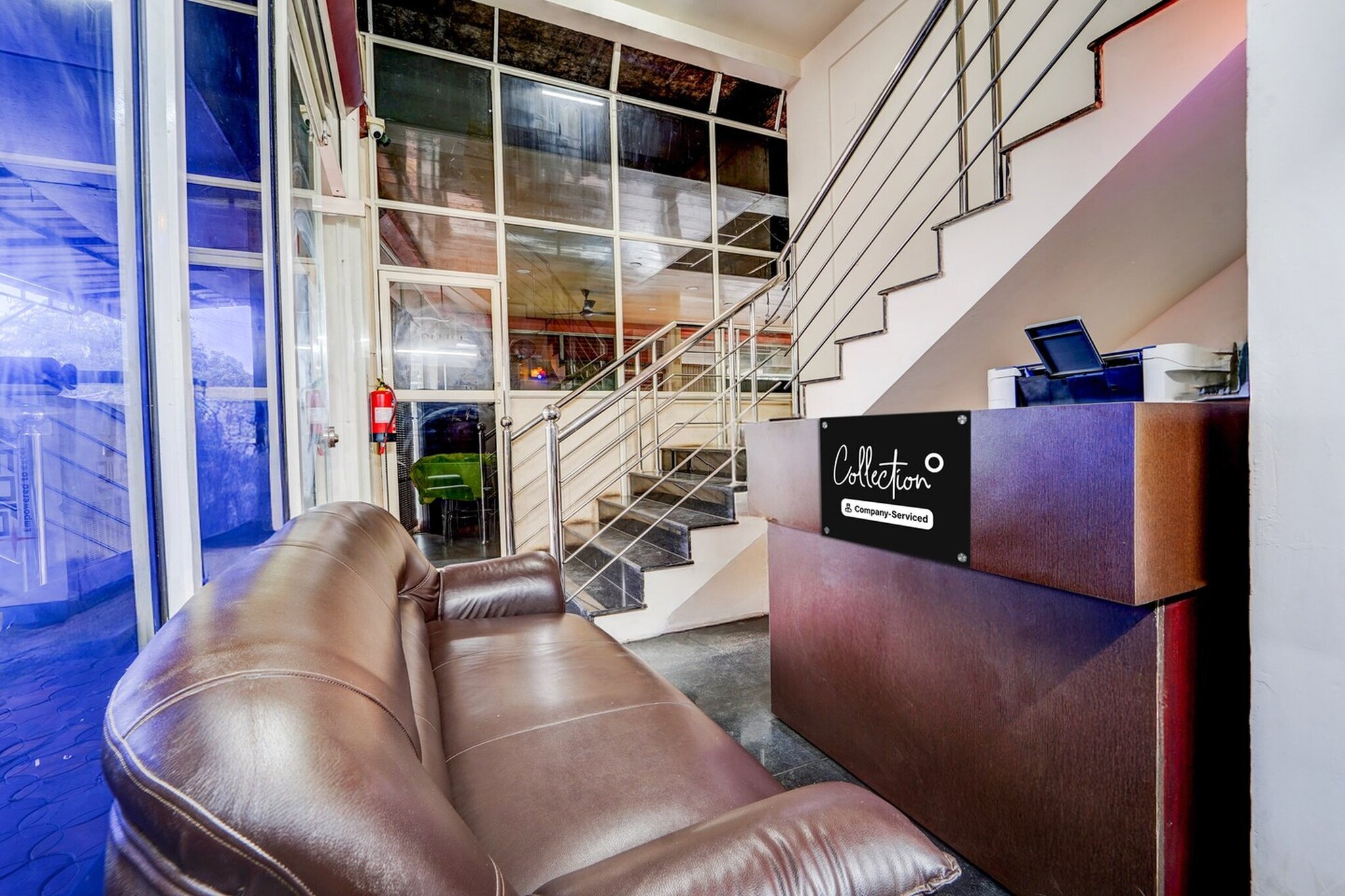 Ground floor: (bedroom(double bed, TV, seating area, air conditioning, Towels incl., telephone), bathroom(bathtub or shower, shower, washbasin, toilet, shampoo, body soap, hot water), parking)
