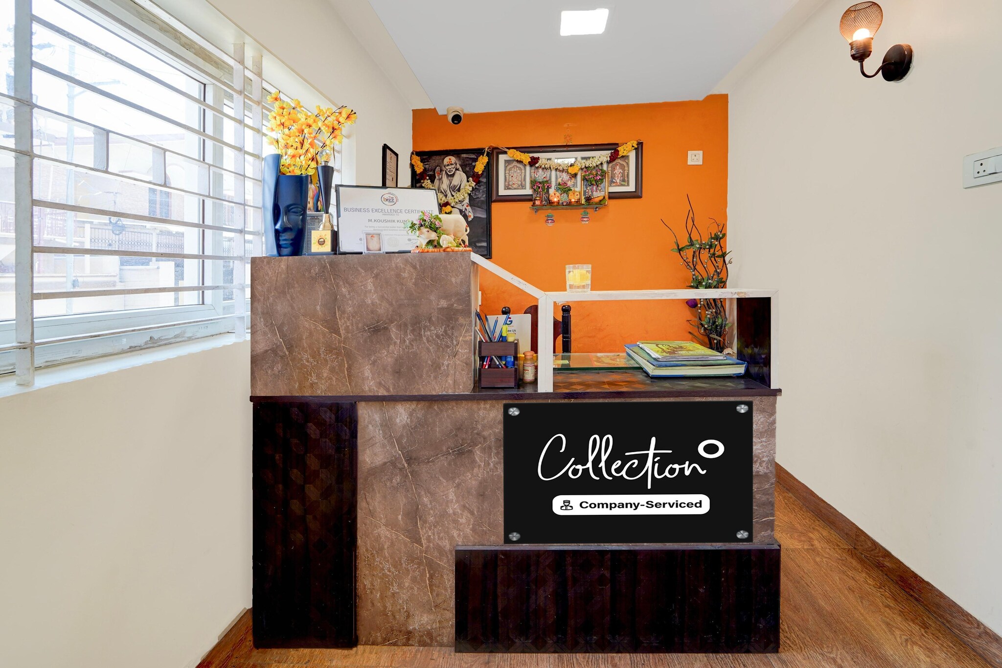 Ground floor: (bedroom(double bed, TV, seating area, air conditioning, Towels incl., telephone), bathroom(bathtub or shower, shower, washbasin, toilet, shampoo, body soap, hot water), Parking, lift)