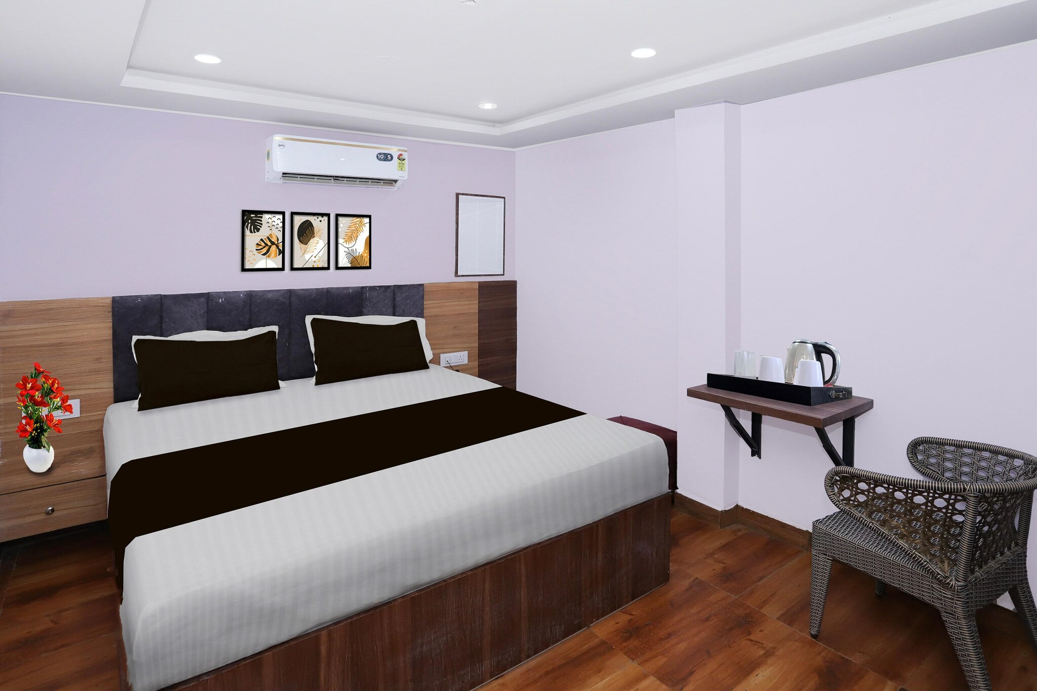 Comfortable Accommodations: Super Townhouse Rauniyar City Centre Ratu Road in Ranchi offers family rooms with air-conditioning, private bathrooms, and free WiFi. Each room includes a work desk, seating area, TV, and wardrobe.
Dining Experience: The family-friendly restaurant serves Indian cuisine with halal and vegetarian options for lunch and dinner. Guests can enjoy meals in a welcoming ambience.
Convenient Facilities: The hotel features a lift, 24-hour front desk, housekeeping service, room service, and luggage storage. Additional amenities include free toiletries, bath or shower, and tiled floors.
Location and Attractions: Located 8 km from Birsa Munda Airport and 5 km from Ranchi Railway Station, the hotel is near a supermarket and restaurant.
Early Check-In Policy: A full day’s room rate will be charged for check-ins before 6:00 AM.
Complimentary early check-in is available between 6:00 AM and 10:00 AM, subject to room availability.
Check-in is only available to guests aged 18 and above. Please provide a government-issued ID to confirm your age.