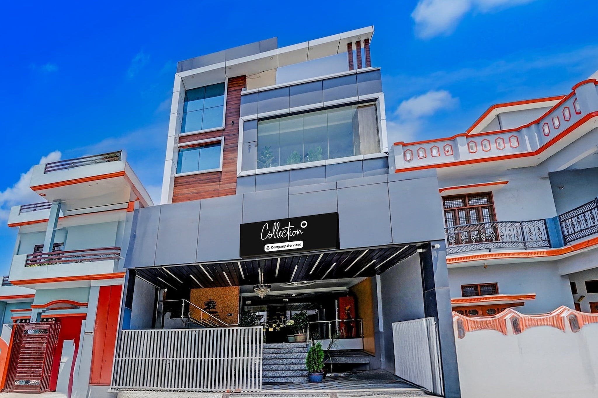 Collection O Ram Mandir Ayodhya Formerly Hotel Aarambh is situated in Ayodhya, 3.7 km from Ram Mandir and 5.2 km from Faizabad Railway Station. Featuring a restaurant, the 3-star hotel has air-conditioned rooms with free WiFi, each with a private bathroom. The accommodation features room service, a 24-hour front desk and luggage storage for guests.

The rooms at the hotel are fitted with a seating area and a flat-screen TV with satellite channels. Guest rooms have a desk.

Ayodhya Airport is 4 km from the property.

Early Check-In Policy: A full day’s room rate will be charged for check-ins before 6:00 AM. 
Complimentary early check-in is available between 6:00 AM and 10:00 AM, subject to room availability.

Check-in is only available to guests aged 18 and above. Please provide a government-issued ID to confirm your age.