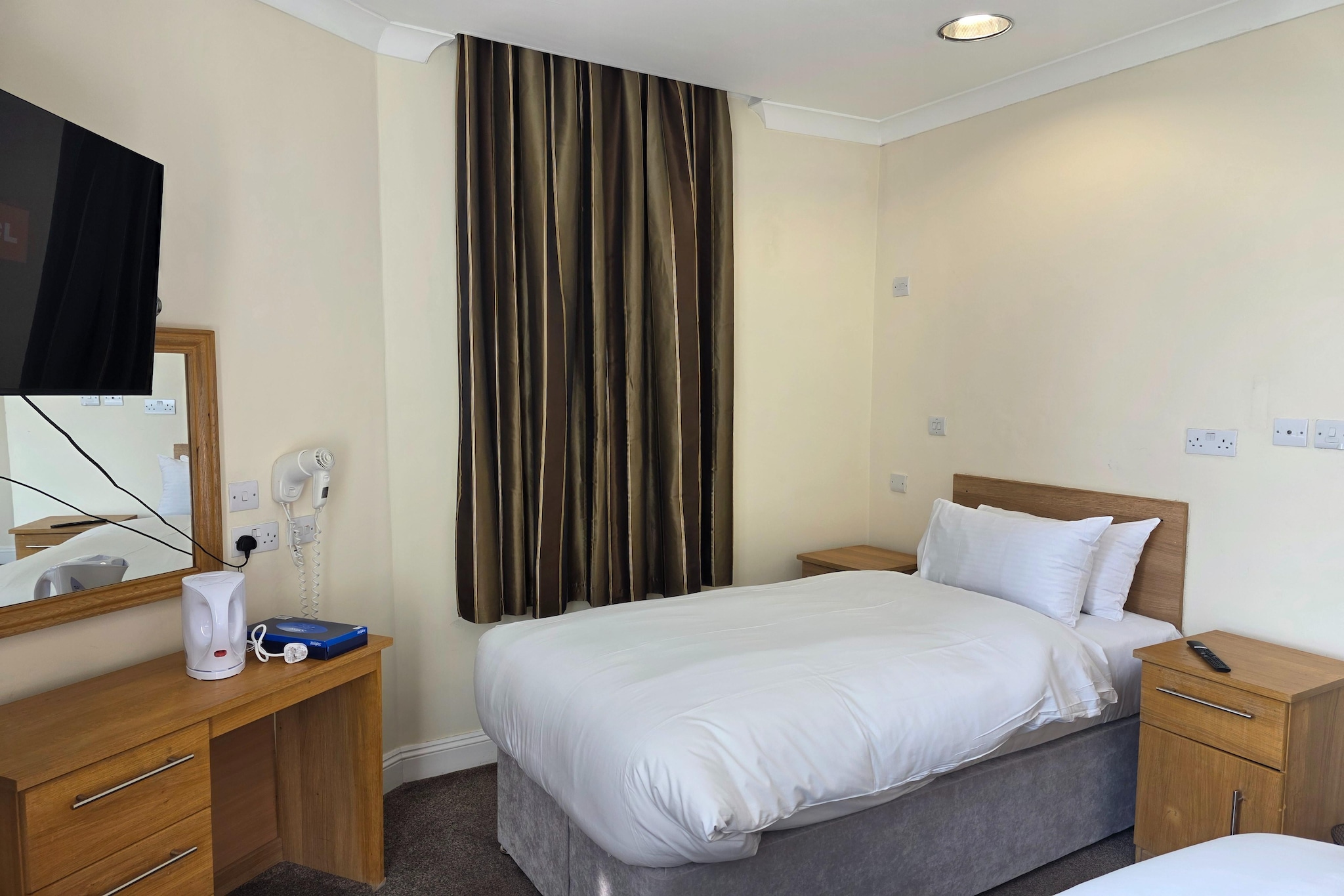 Russel Triple Room