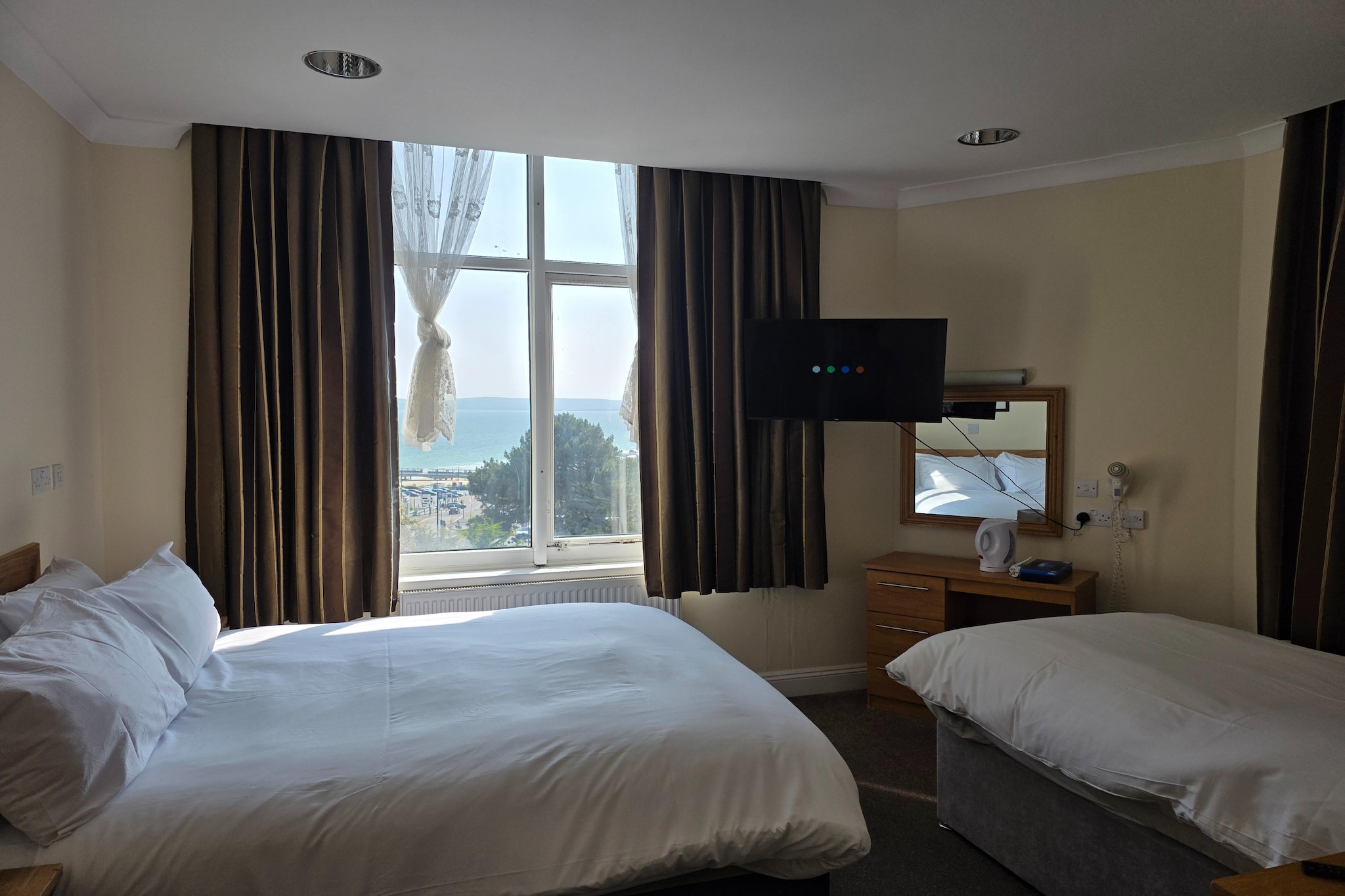 Russel Triple Room