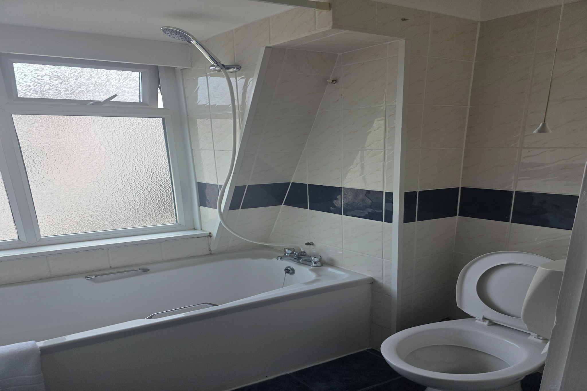 Russel Double Room-Bathroom