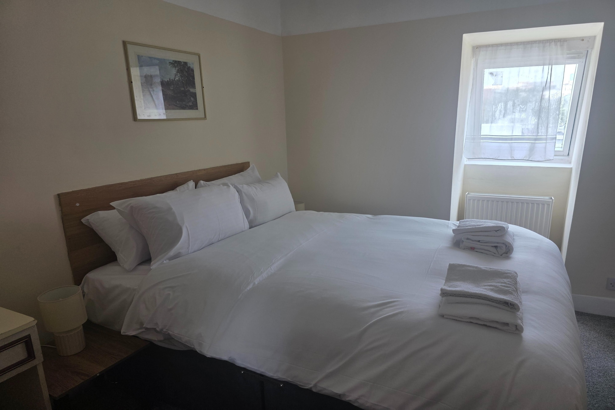 Russel Double Room-Bedroom