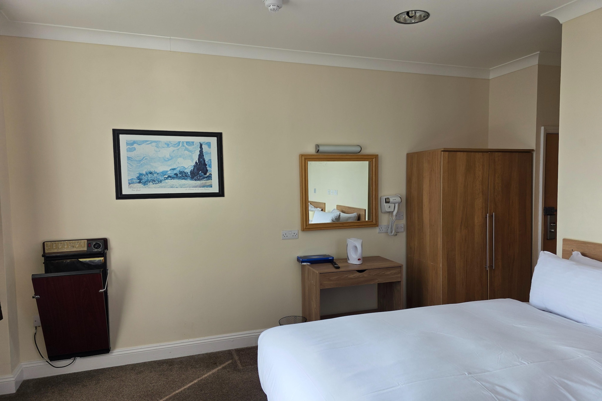 Russel Twin Room