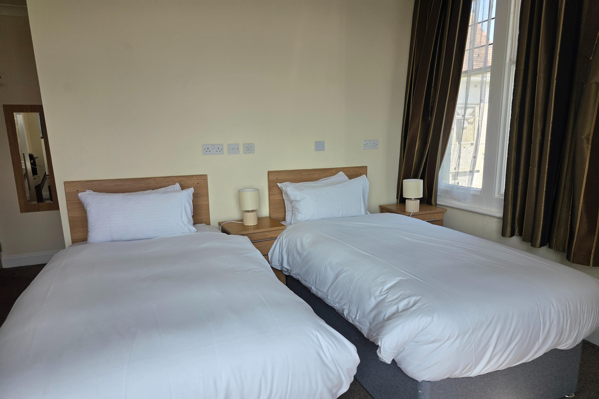Russel Twin Room
