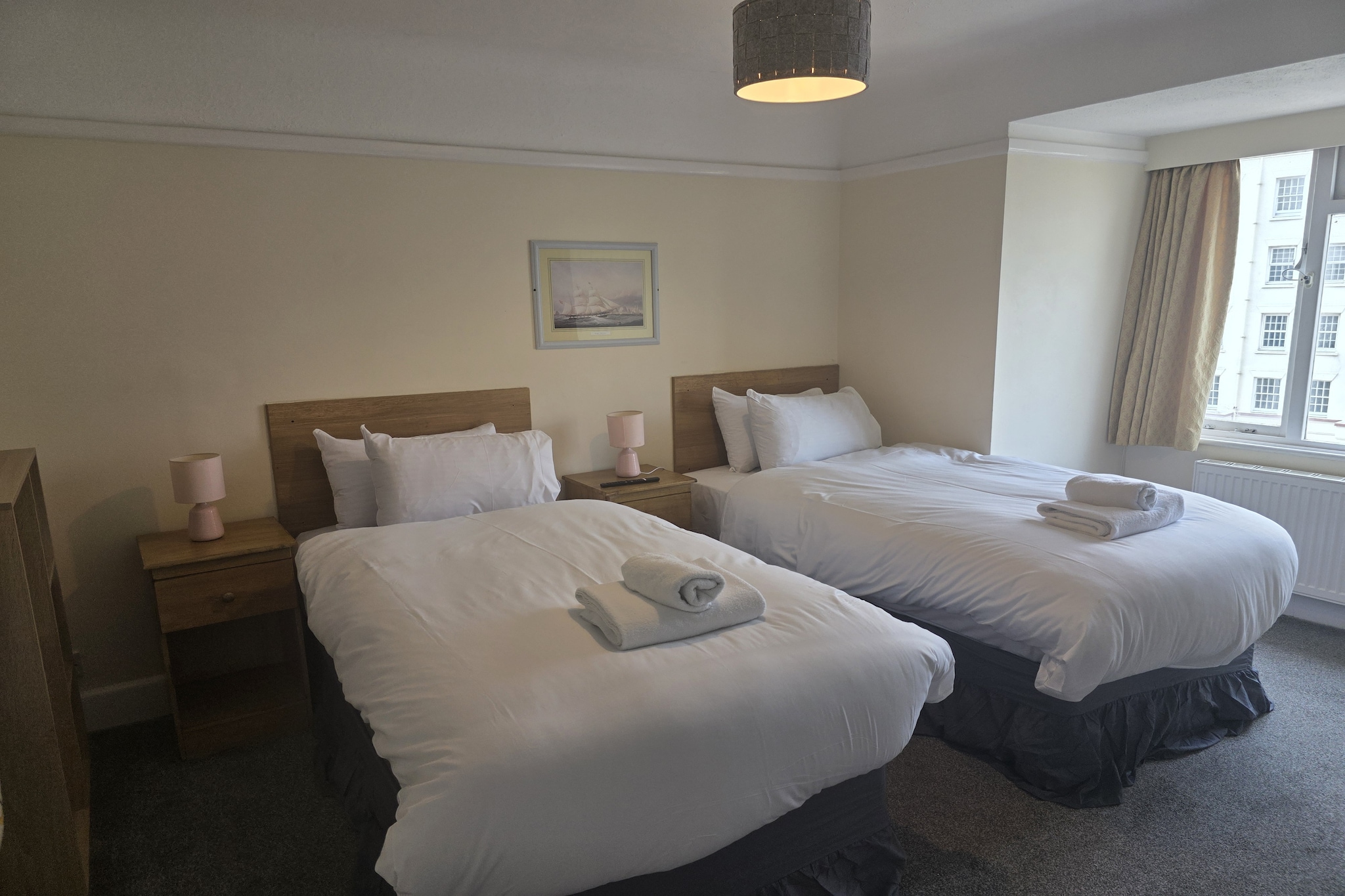 Russel Twin Room-Bedroom