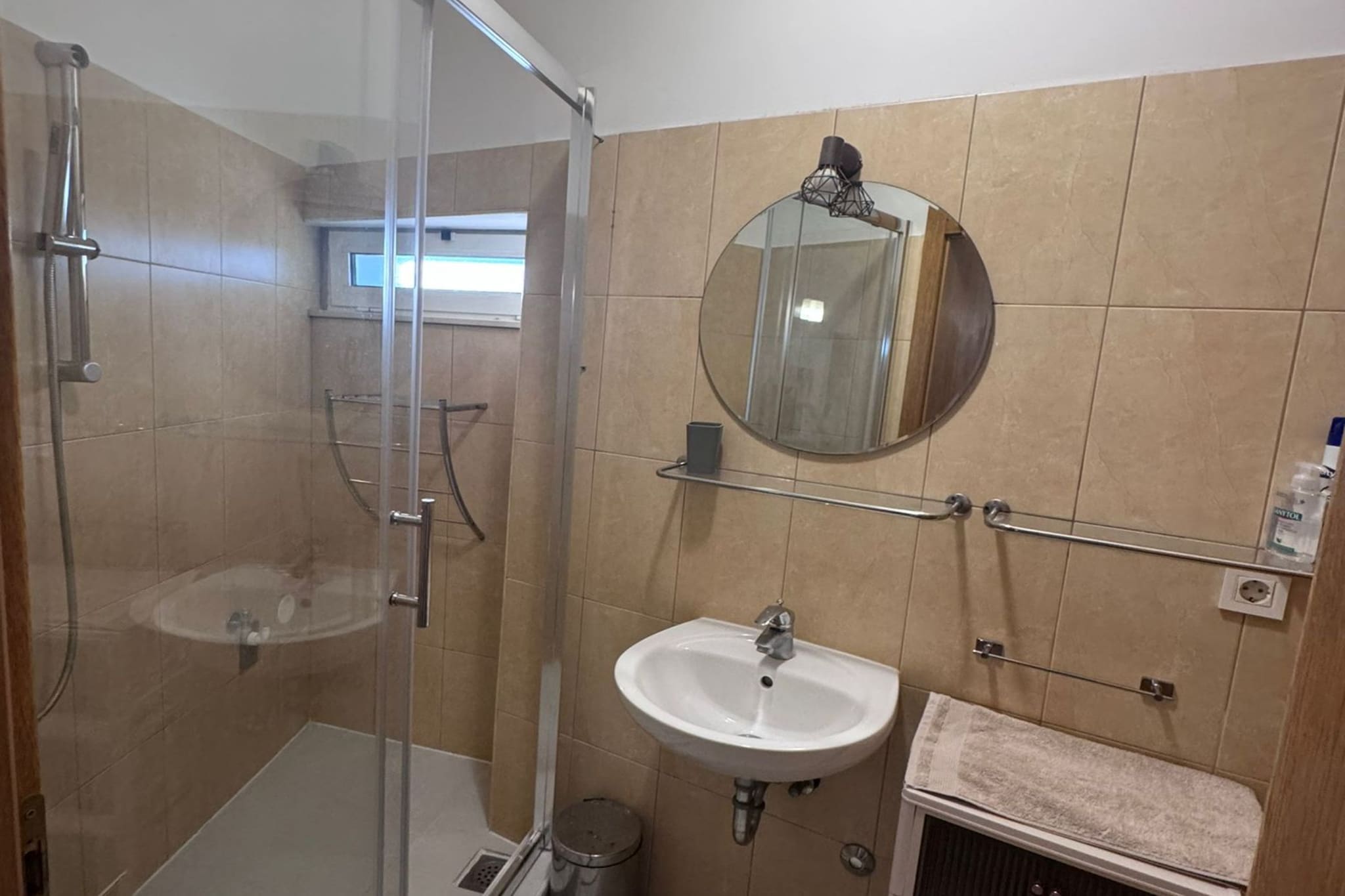 Apartment Centar - Three Bedroom Apartment-Bathroom