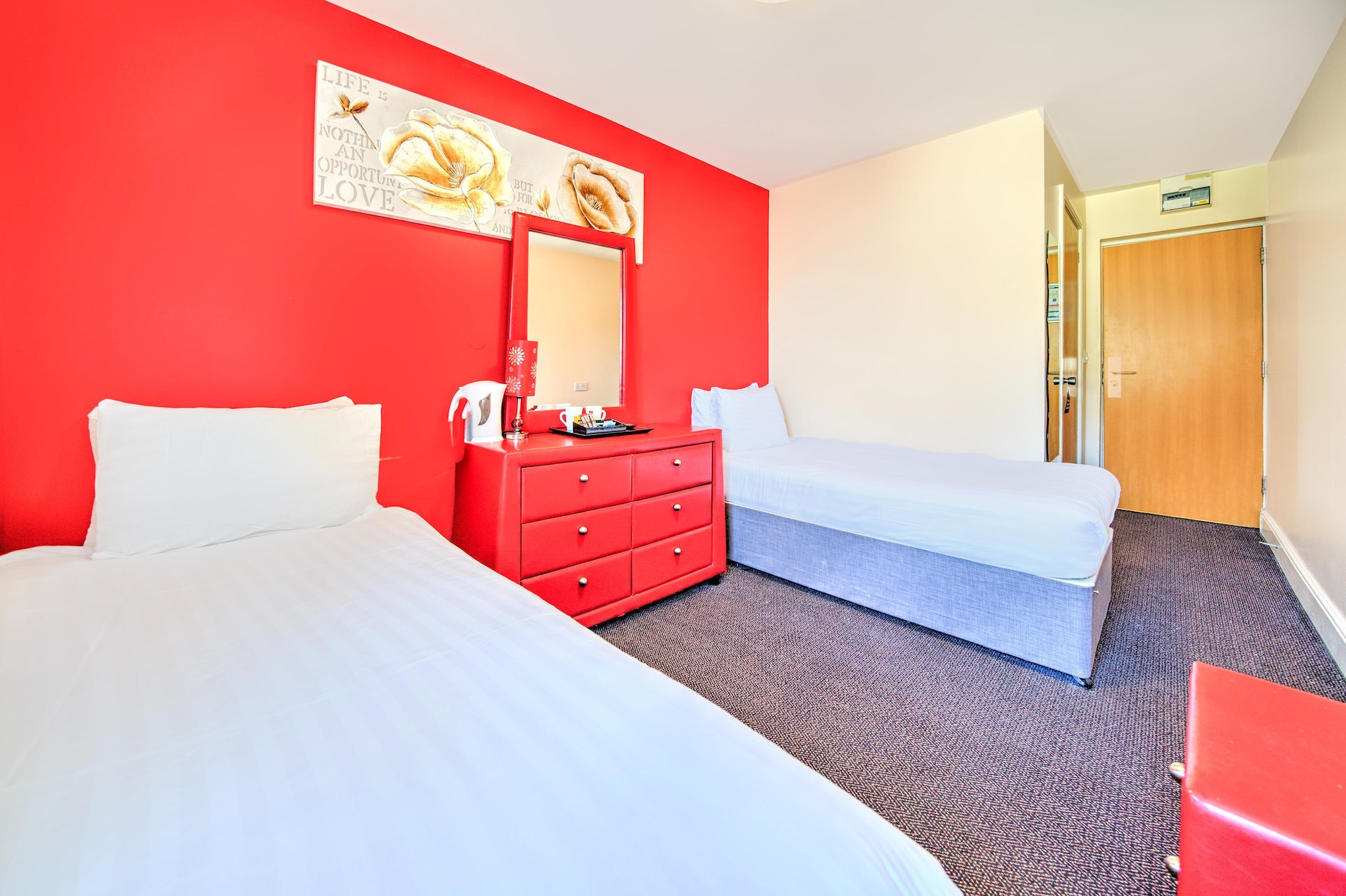 GO2 Gloucester Hotel by OYO  Twin Room-Slaapkamer