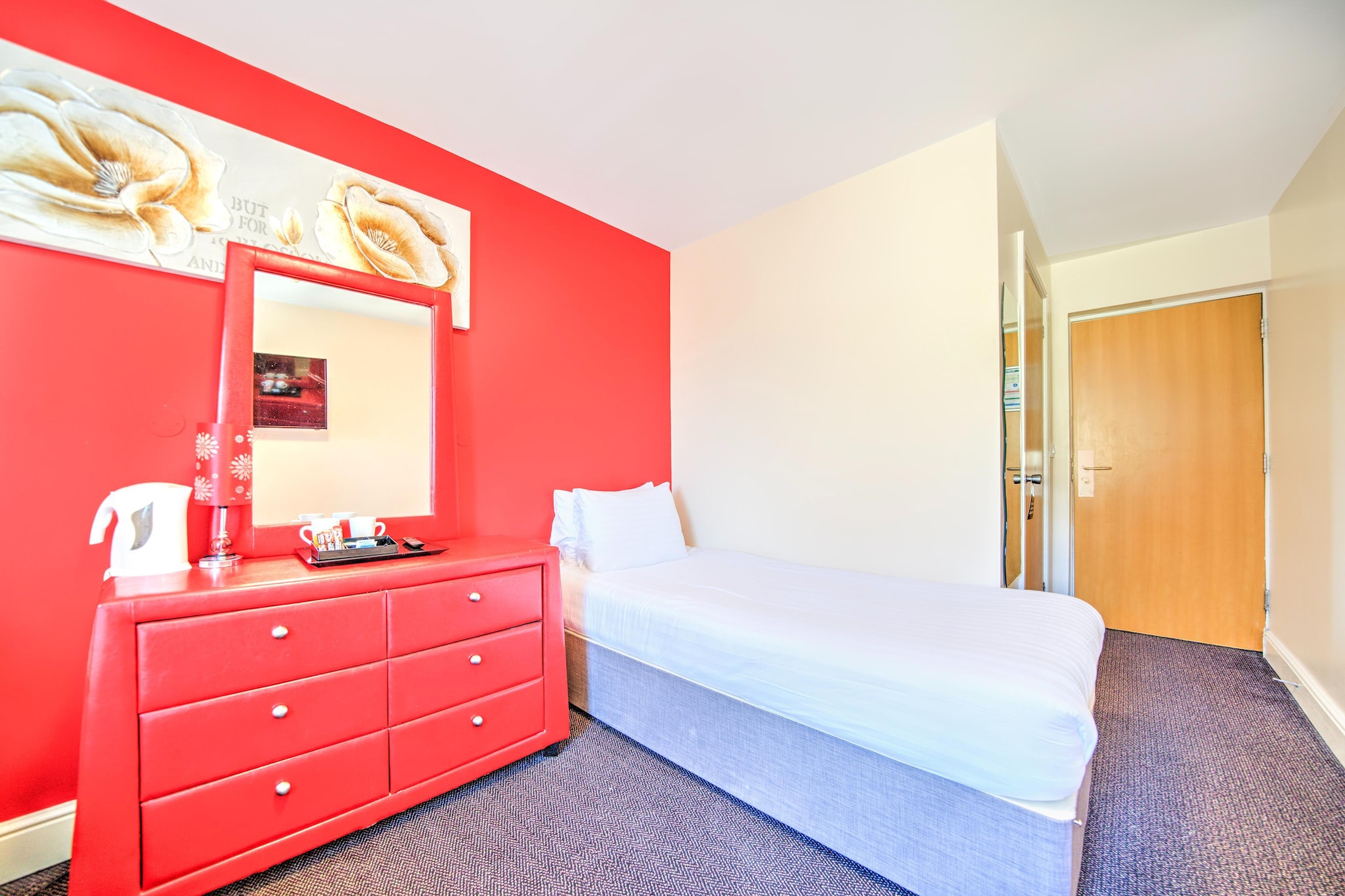 GO2 Gloucester Hotel by OYO  Twin Room-Slaapkamer