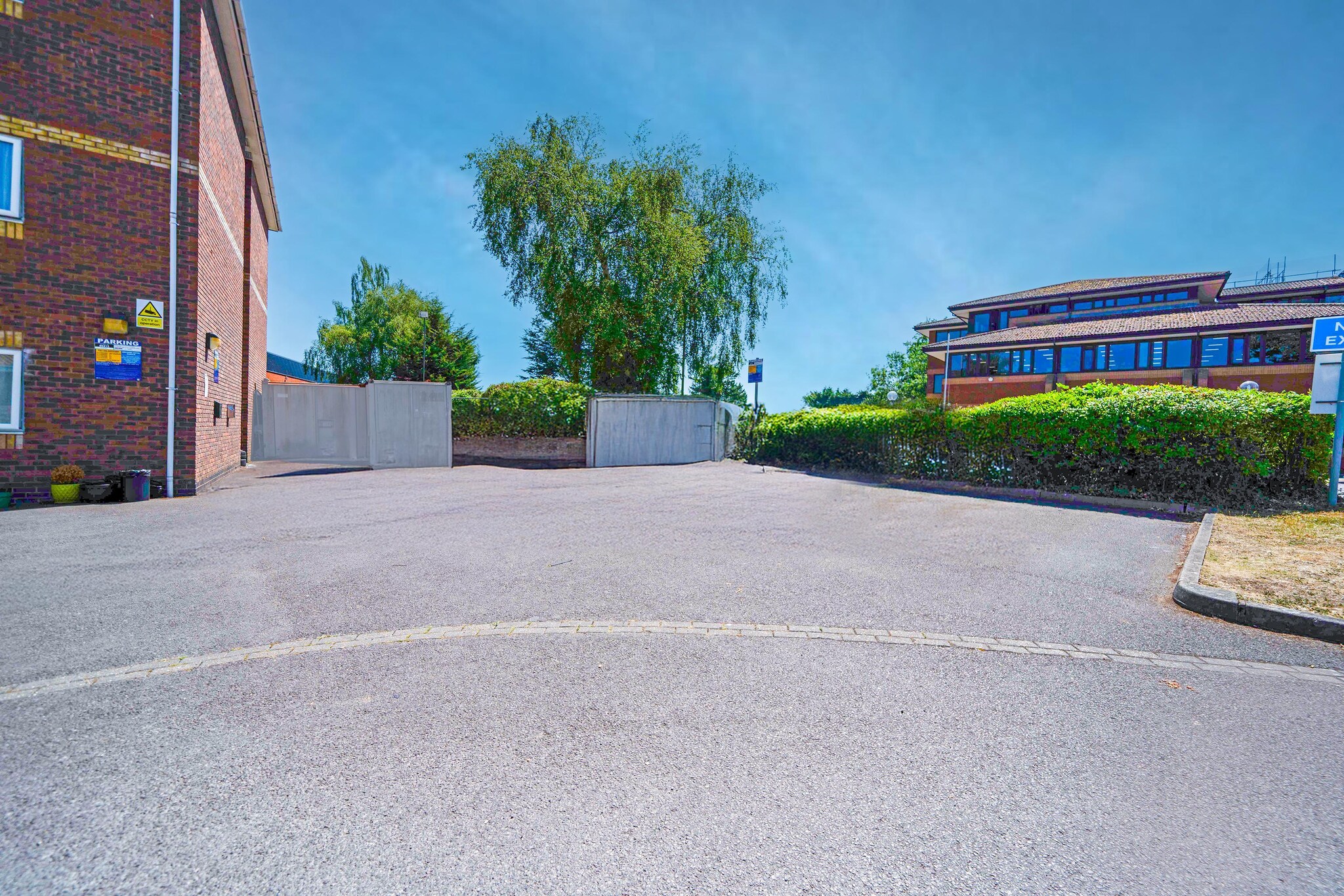 GO2 Gloucester Hotel by OYO  Twin Room-Buitenkant zomer