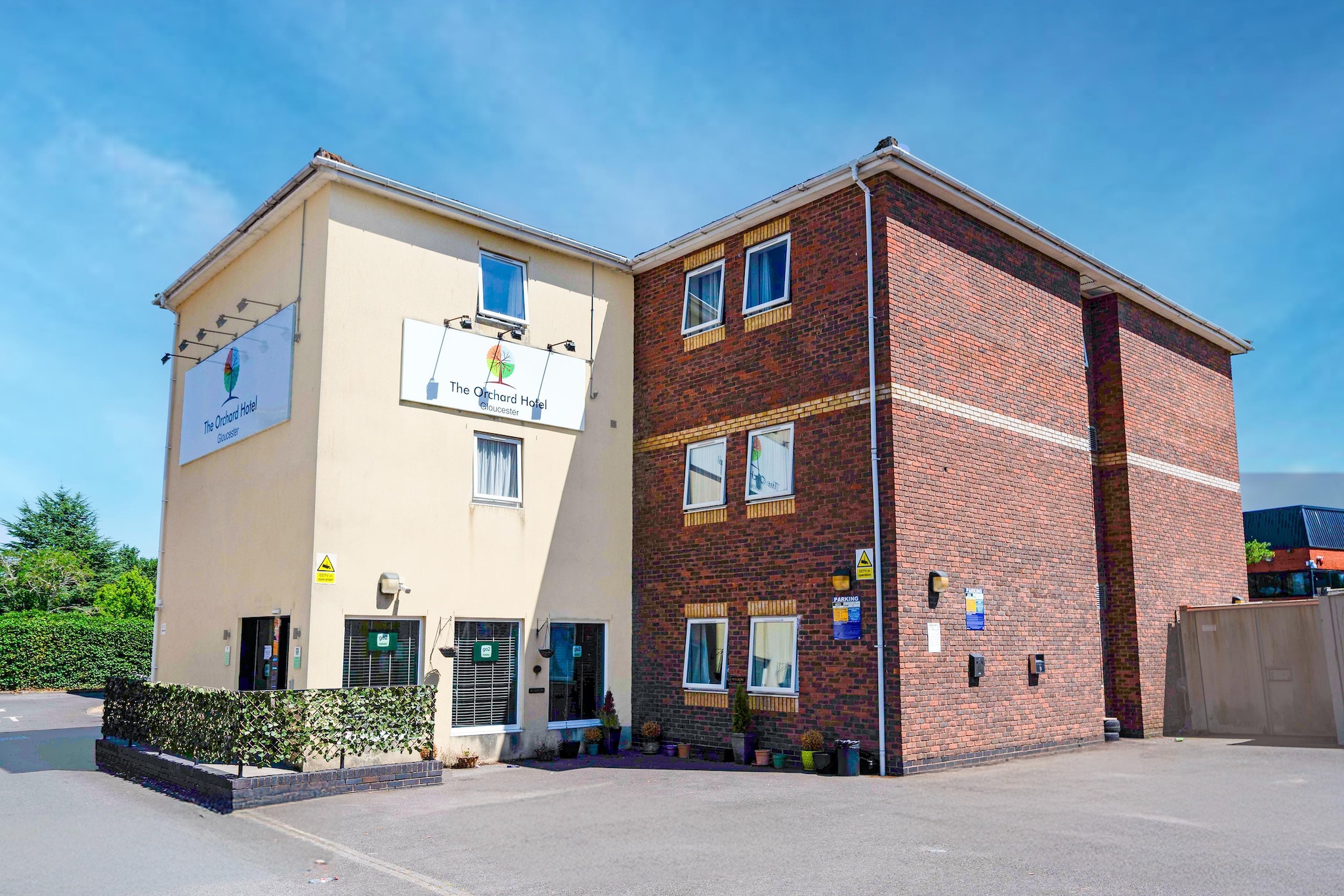 GO2 Gloucester Hotel by OYO  Twin Room-Buitenkant zomer