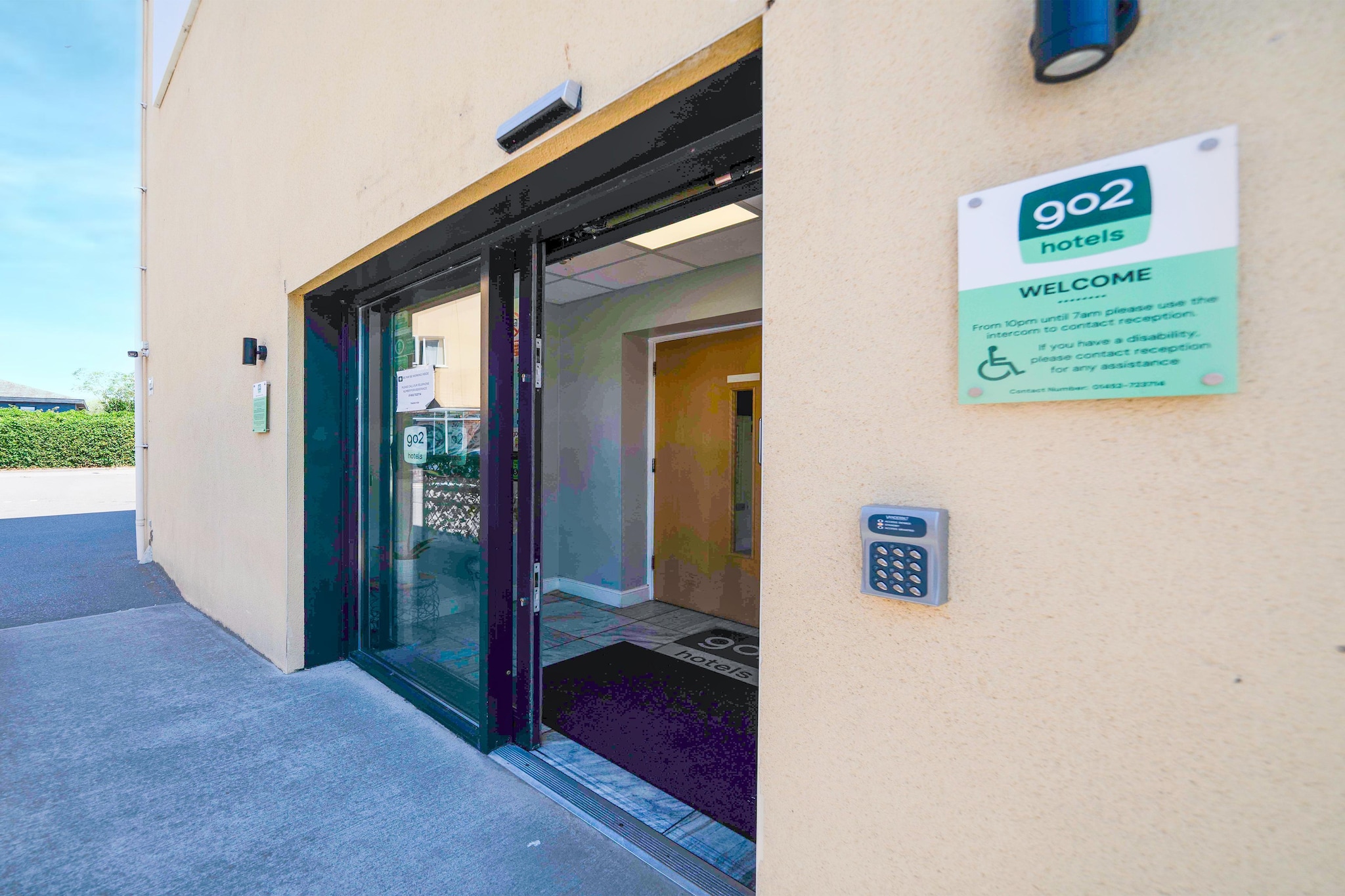 GO2 Gloucester Hotel by OYO  Twin Room-Buitenkant zomer