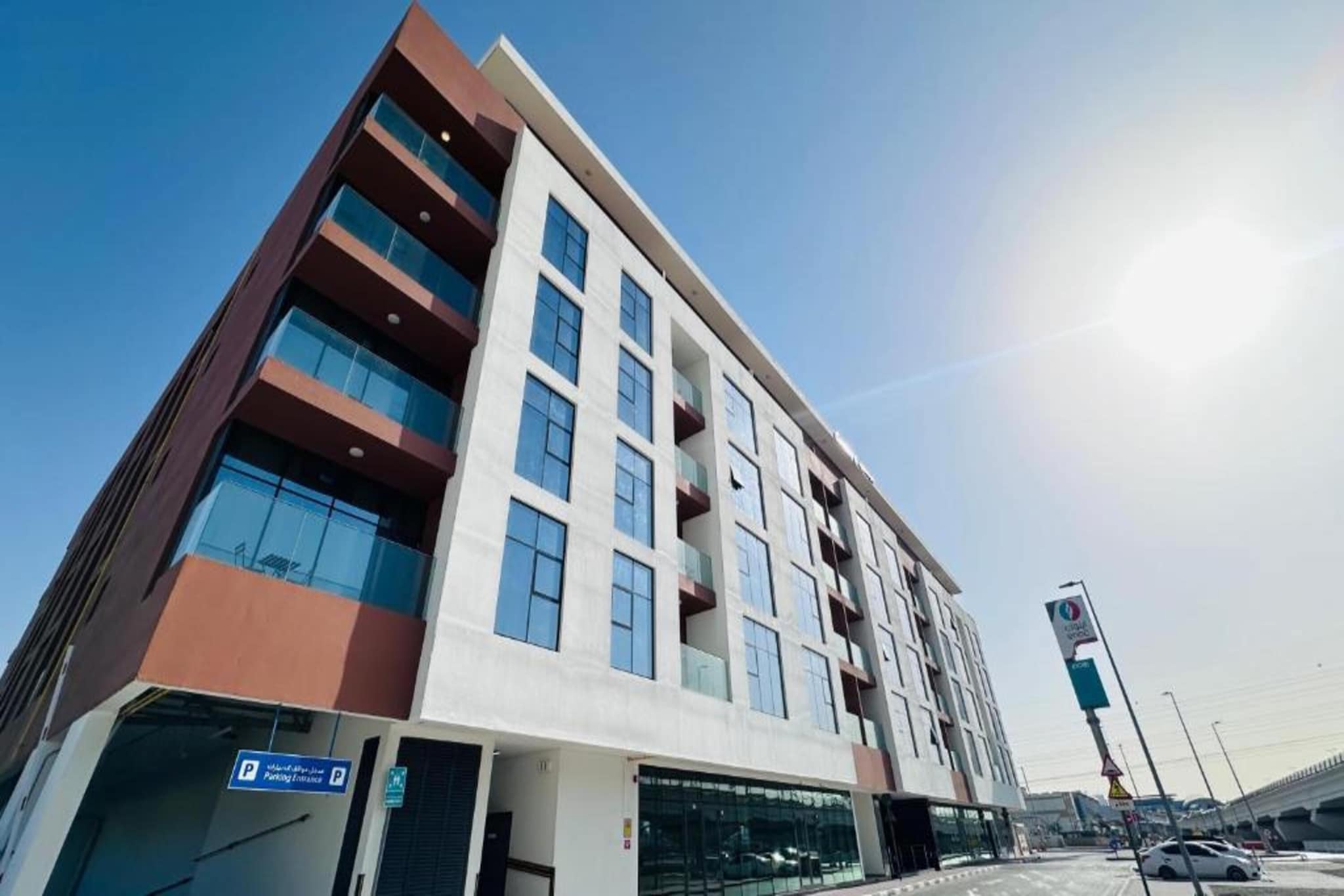 Fit Stay: JLT 1BR w/ Gym Access