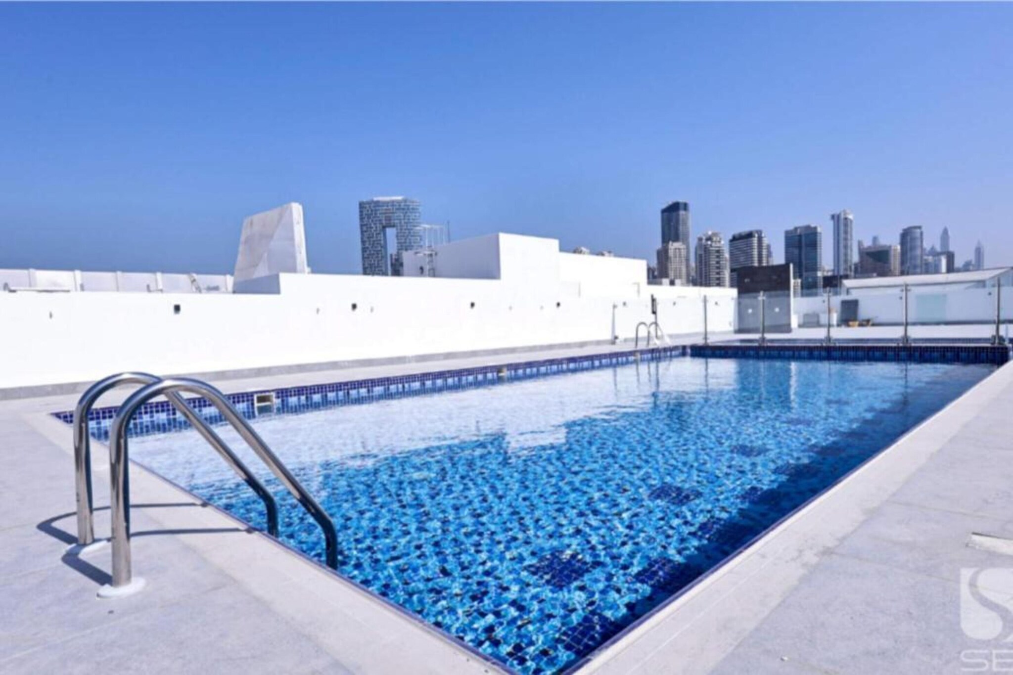 1BR Near Metro, Gym & Pool