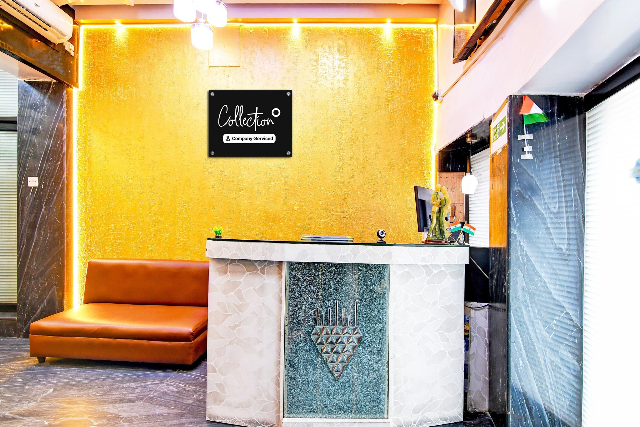 Ground floor: (bedroom(Parking, double bed, TV, seating area, air conditioning, lift, Laundry Package incl., telephone), bathroom(bathtub or shower, shower, washbasin, toilet, Towels incl., shampoo, body soap, hot water), parking)