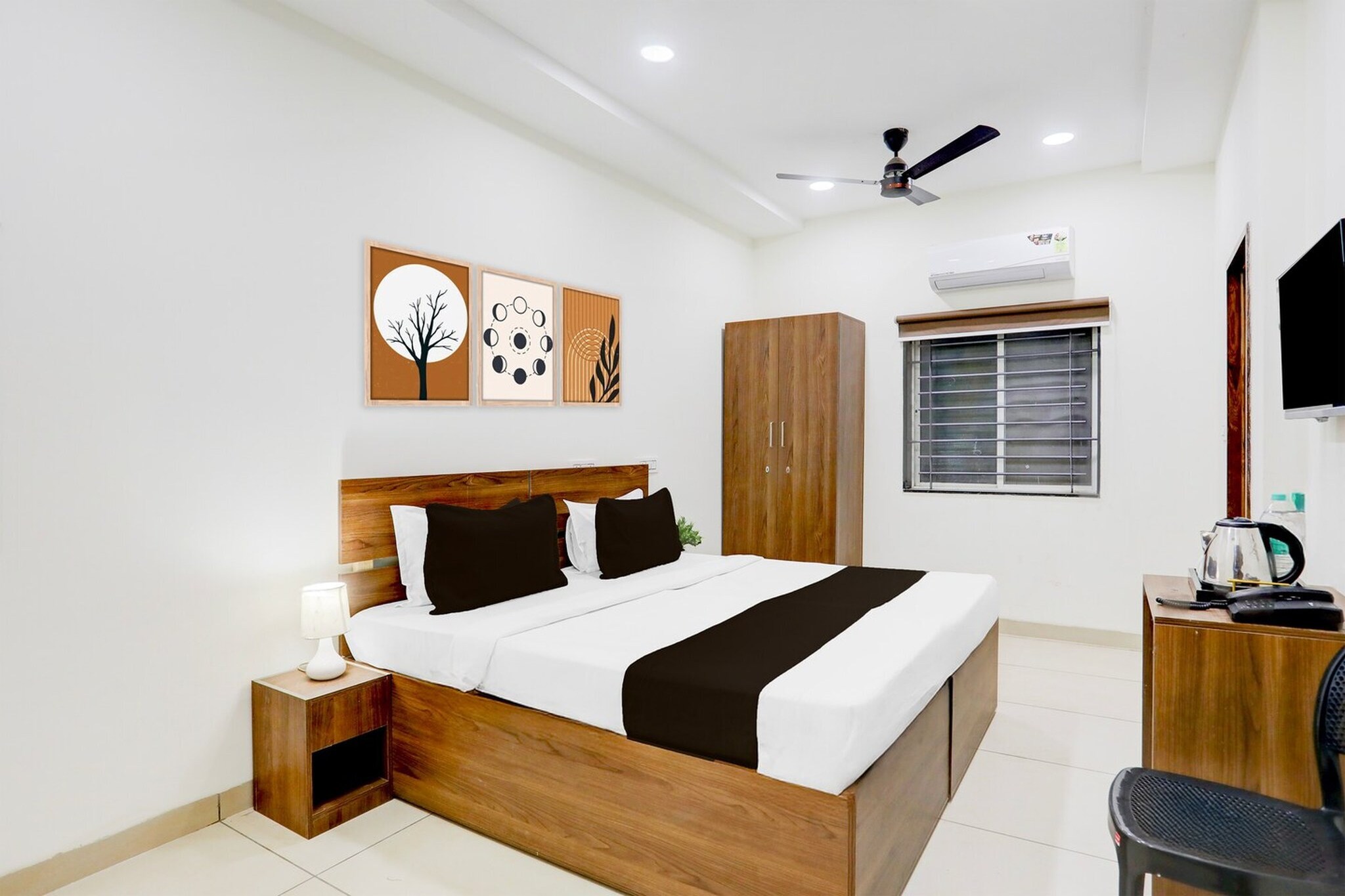 Located within 4.6 km of Rajwada Palace and 5.4 km of Indore Junction Station, Townhouse DAVV University Indore Formerly Indrapuri provides rooms with air conditioning and a private bathroom in Indore. With free WiFi, this 4-star hotel offers room service and a 24-hour front desk. The hotel features family rooms.
Guest rooms at the hotel are equipped with a seating area, a flat-screen TV with satellite channels and a private bathroom with free toiletries and a bath or shower. All units include a desk.
ISKCON Indore is 13 km from Townhouse DAVV University Indore Formerly Indrapuri. Devi Ahilya Bai Holkar Airport is 9 km away.
1. Unmarried couples are warmly welcome at this property.
2. Guests with local ID proof are warmly welcome.
3.Early Check-In Policy: A full day’s room rate will be charged for check-ins before 6:00 AM. Complimentary early check-in is available between 6:00 AM and 10:00 AM, subject to room availability.
4.Foreign guests are welcome and allowed to stay at this property without any restrictions
Check-in is only available to guests aged 18 and above. Please provide a government-issued ID to confirm your age.