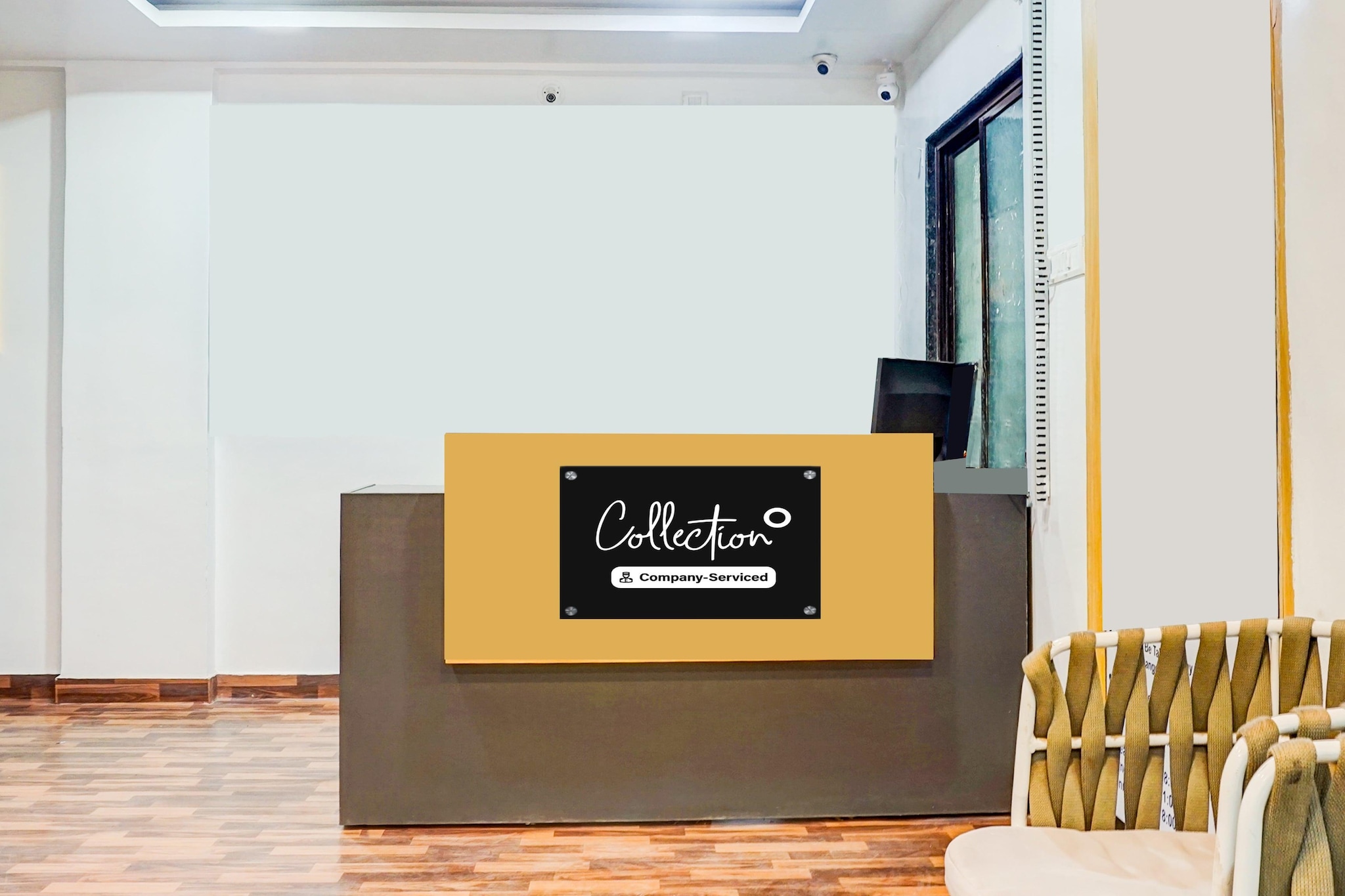 Ground floor: (bedroom(double bed, TV, seating area, air conditioning, Towels incl., telephone), bathroom(bathtub or shower, shower, washbasin, toilet, shampoo, body soap, hot water), Parking, bar, lift)