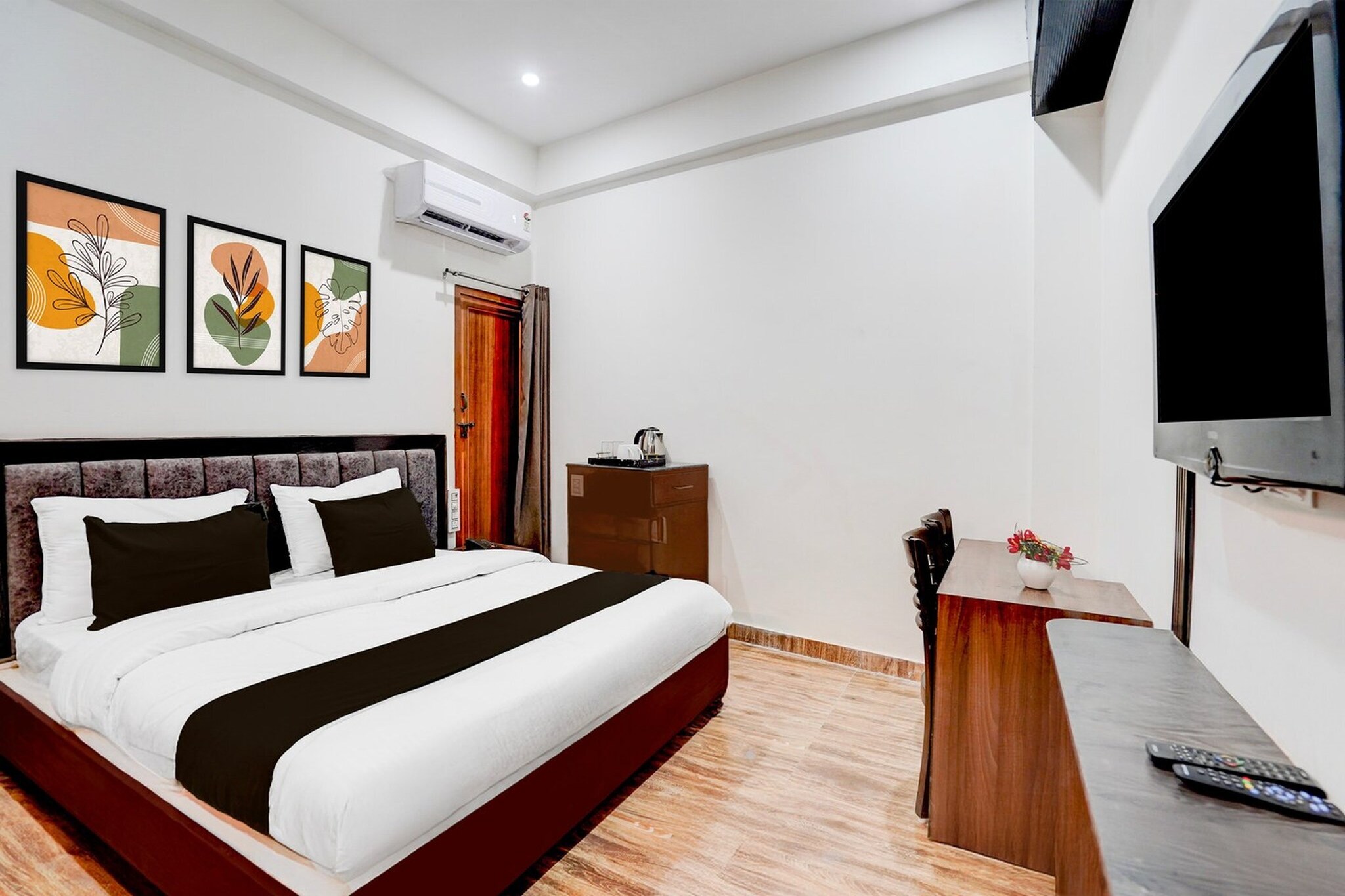 Palette Hotel and Resort Sarnath Temple is located in Varanasi. This 5-star hotel offers room service, a 24-hour front desk and free WiFi. The hotel features family rooms.
Guest rooms at the hotel are equipped with a seating area, a flat-screen TV with satellite channels and a private bathroom with free toiletries and a bath or shower. All rooms at Palette Hotel and Resort Sarnath Temple include air conditioning and a desk.
Lal Bahadur Shastri International Airport is 20 km away.
Early Check-In Policy: A full day’s room rate will be charged for check-ins before 6:00 AM. Complimentary early check-in is available between 6:00 AM and 10:00 AM, subject to room availability.
Check-in is only available to guests aged 18 and above. Please provide a government-issued ID to confirm your age.