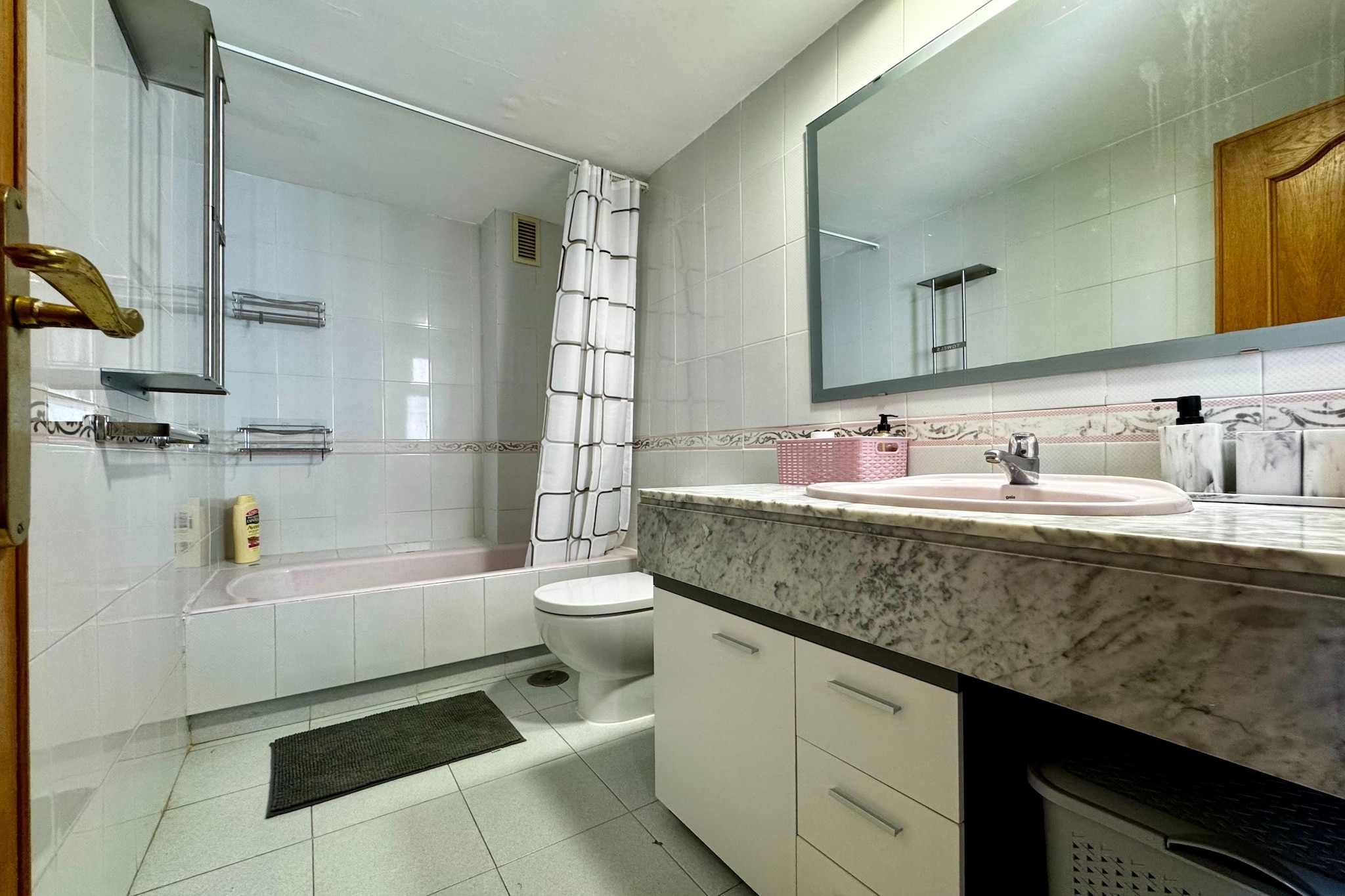 Golf Center-Bathroom