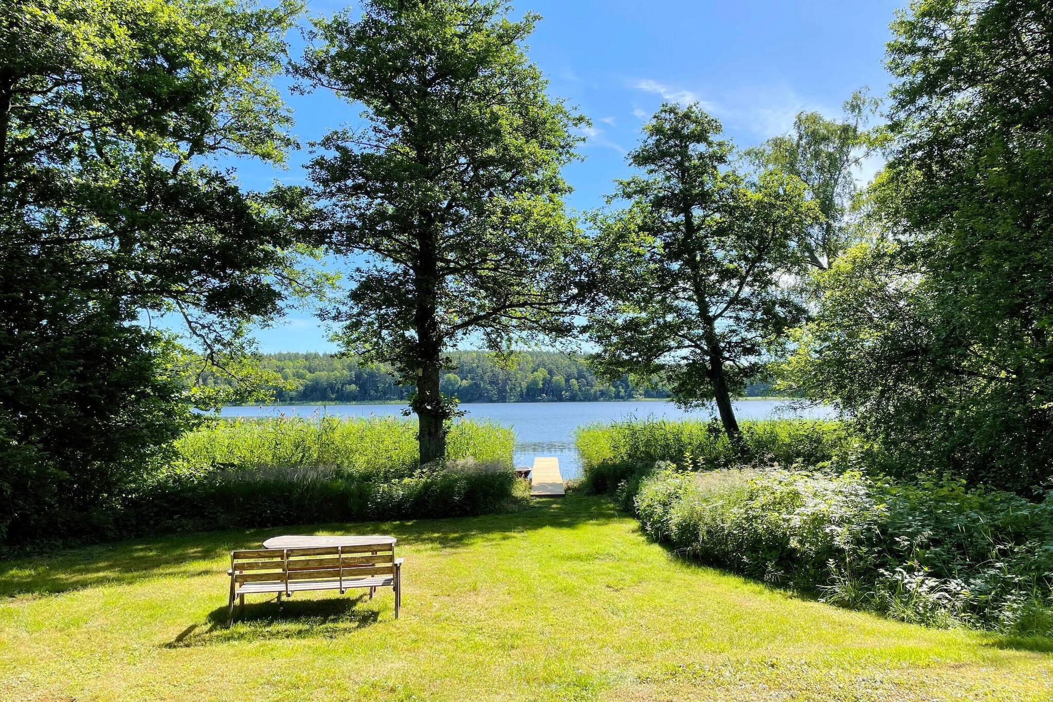 Cabane au bord du lac à Sollentuna