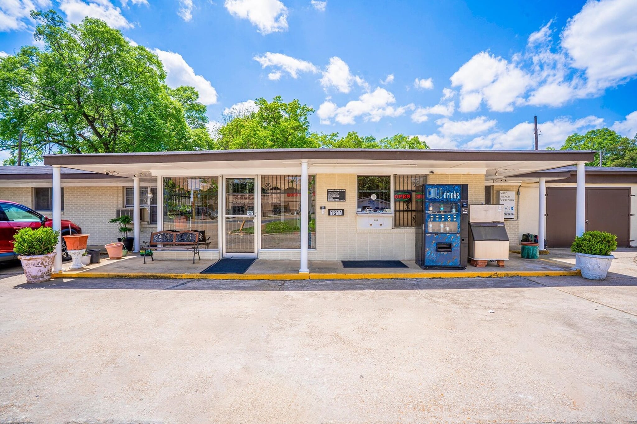 Exterior Summer