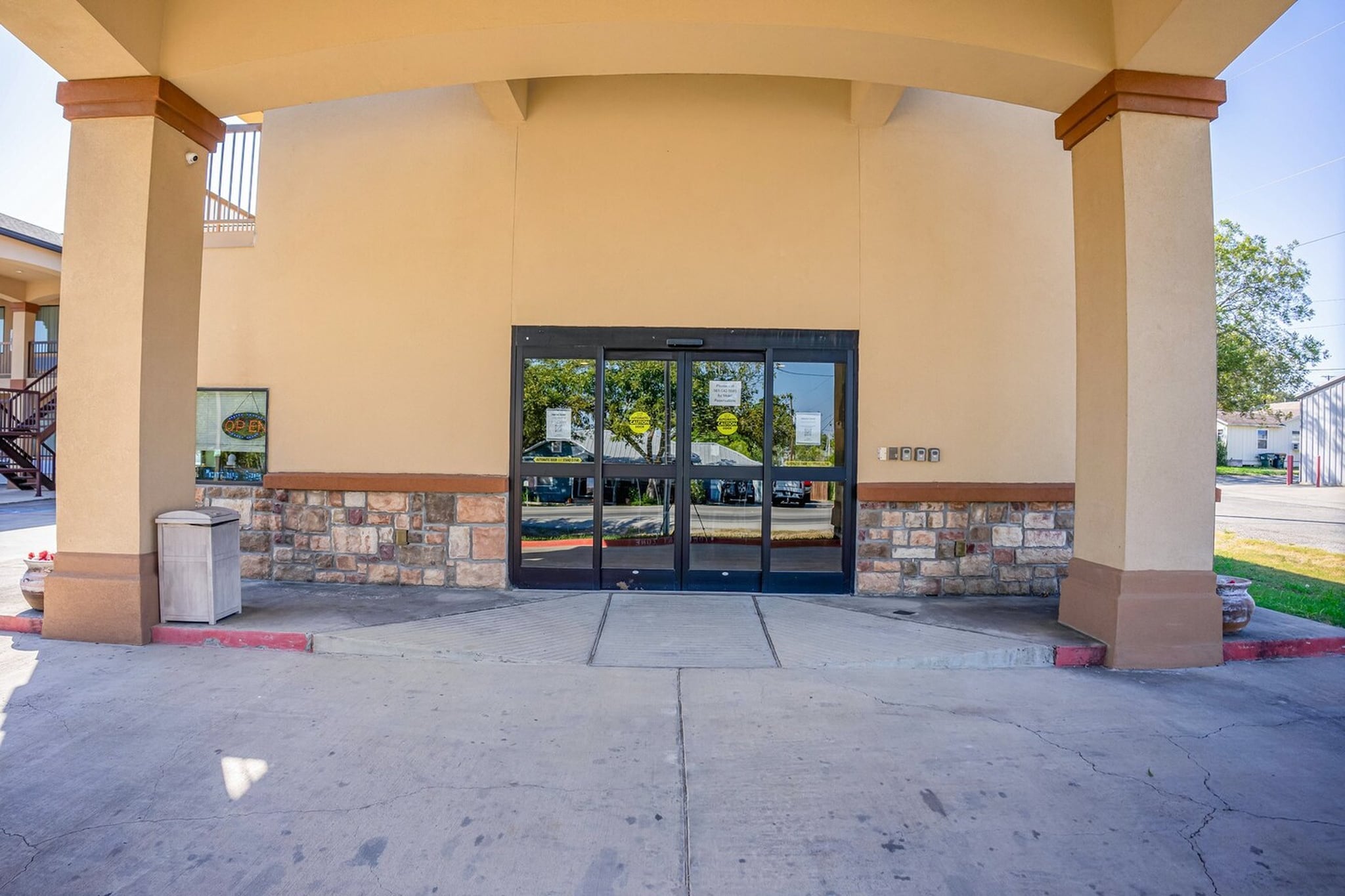 Exterior Summer