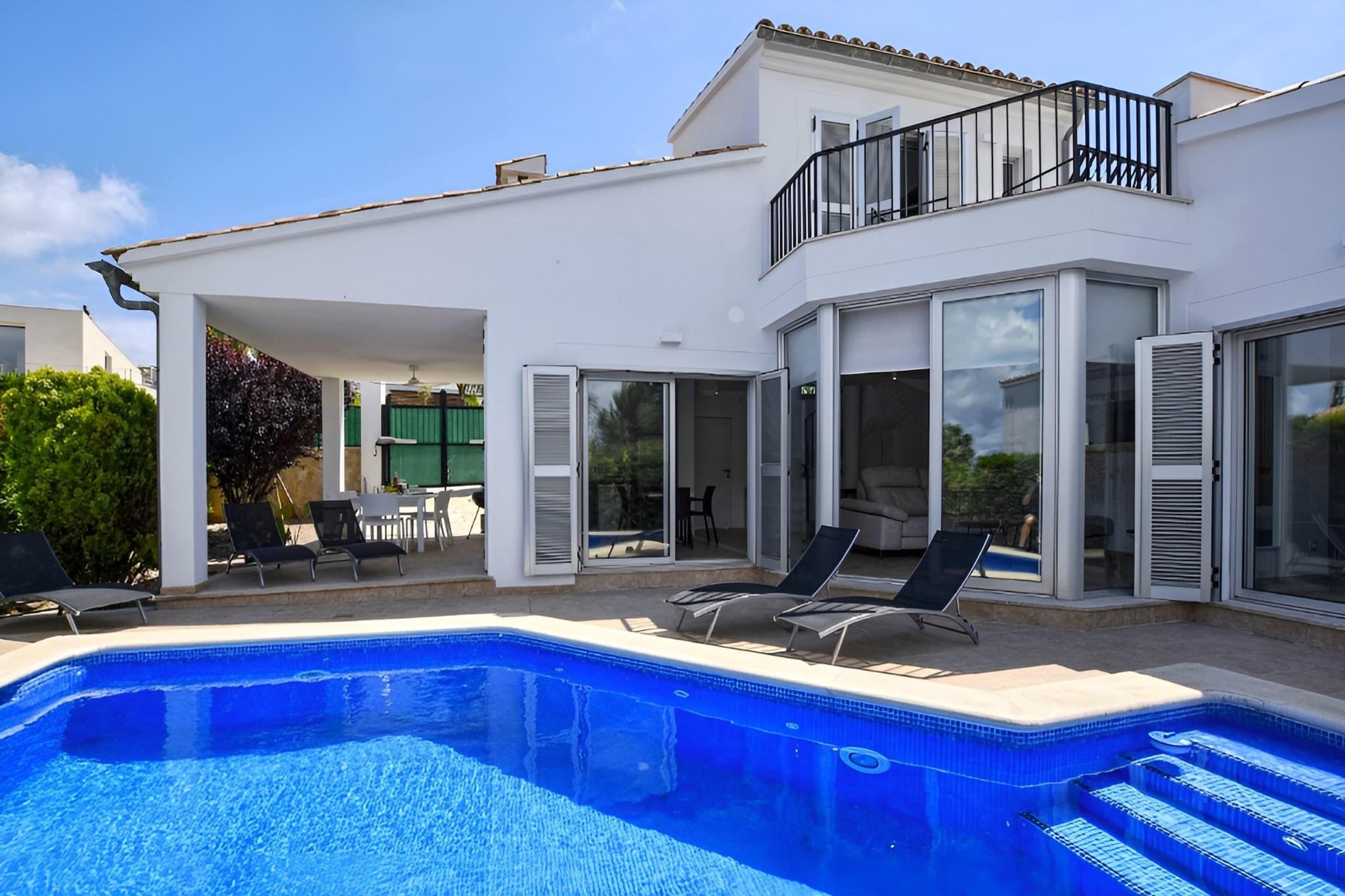 Villa Calma-Buitenkant zomer