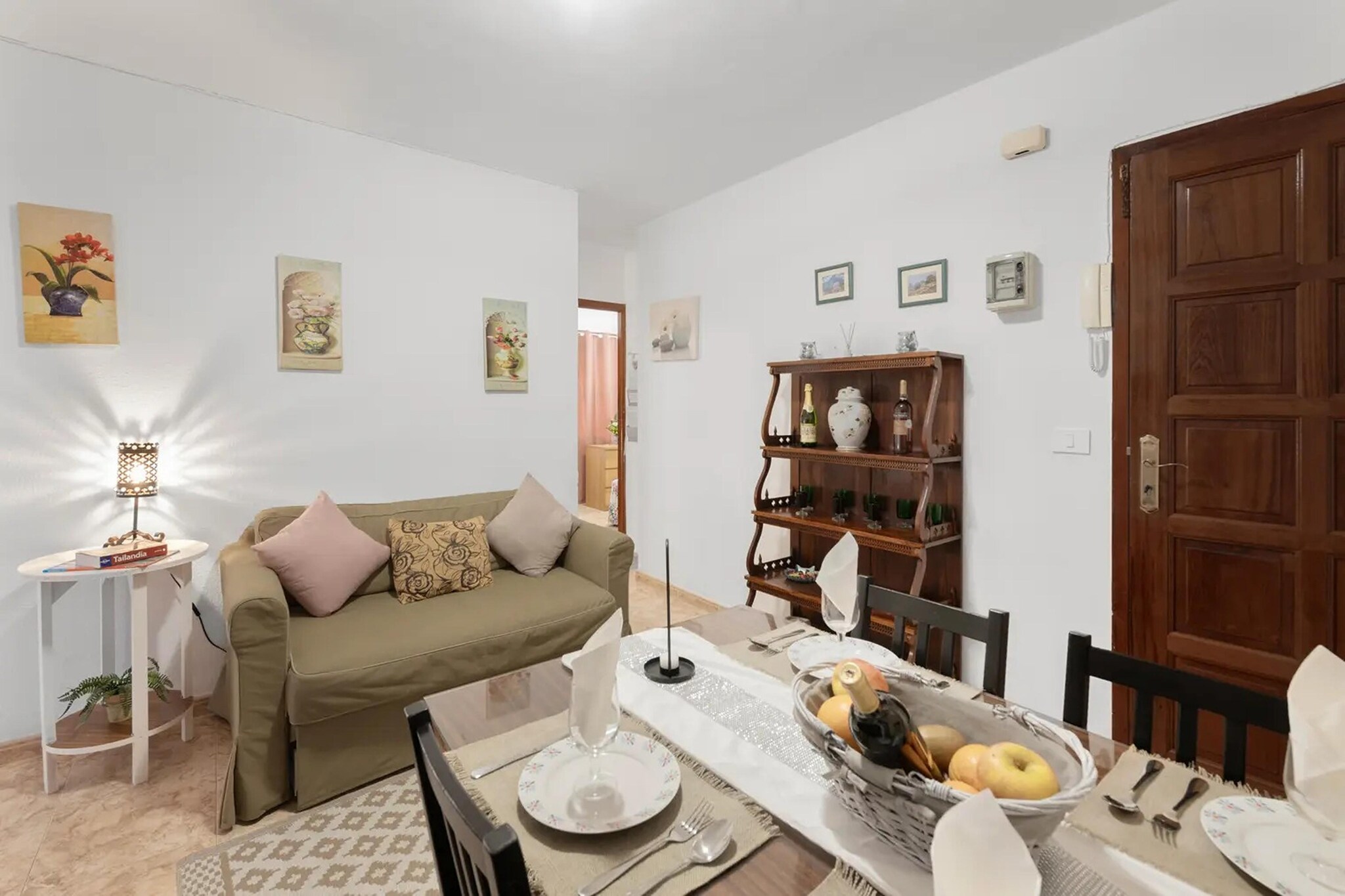 On the first floor of a welcoming home in Santa Cruz de la Palma, this charming apartment is designed to make you feel instantly at ease. Though the entrance is shared with other guests and the owner, once upstairs you step into a private retreat that blends comfort with character. Every corner has been thoughtfully arranged, creating a cozy and inviting atmosphere that feels like a true home away from home.
The interiors strike a perfect balance between function and style. The kitchen is fully equipped with everything from a coffee machine for slow mornings to a gas hob and oven for evenings spent cooking together. A bright living and dining room offers a comfortable seating area, a flat-screen TV, and a dining table perfect for meals or a late-night glass of wine. With two bedrooms, each featuring a double bed, restful nights are guaranteed. A modern bathroom, washing machine, iron, and ironing board ensure you have everything needed for a comfortable stay. The private 25 m² terrace is an added highlight, ideal for soaking up the island sun or enjoying dinner outdoors.
Beyond the apartment, the vibrant streets of Santa Cruz de la Palma are just a short walk away, full of historic charm and colorful balconies. Nearby you’ll find the Santa Catalina Castle with its dramatic coastal views, while nature lovers can head to Caldera de Taburiente National Park for unforgettable hikes. Local beaches such as Playa de Bajamar are also within easy reach, offering black volcanic sands and refreshing dips in the Atlantic. This apartment is a wonderful base for both relaxation and exploration.