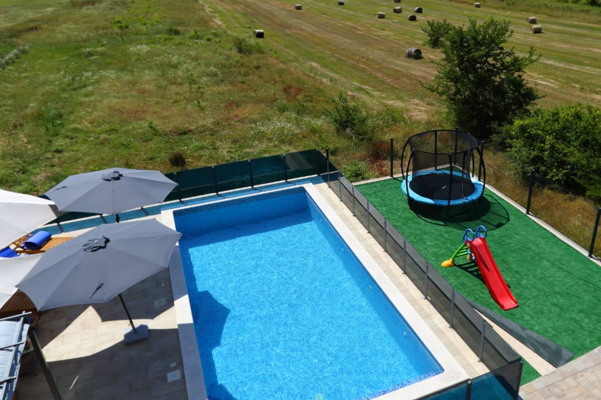 Holiday Home Marana - Five Bedroom Holiday Home-Zwembad