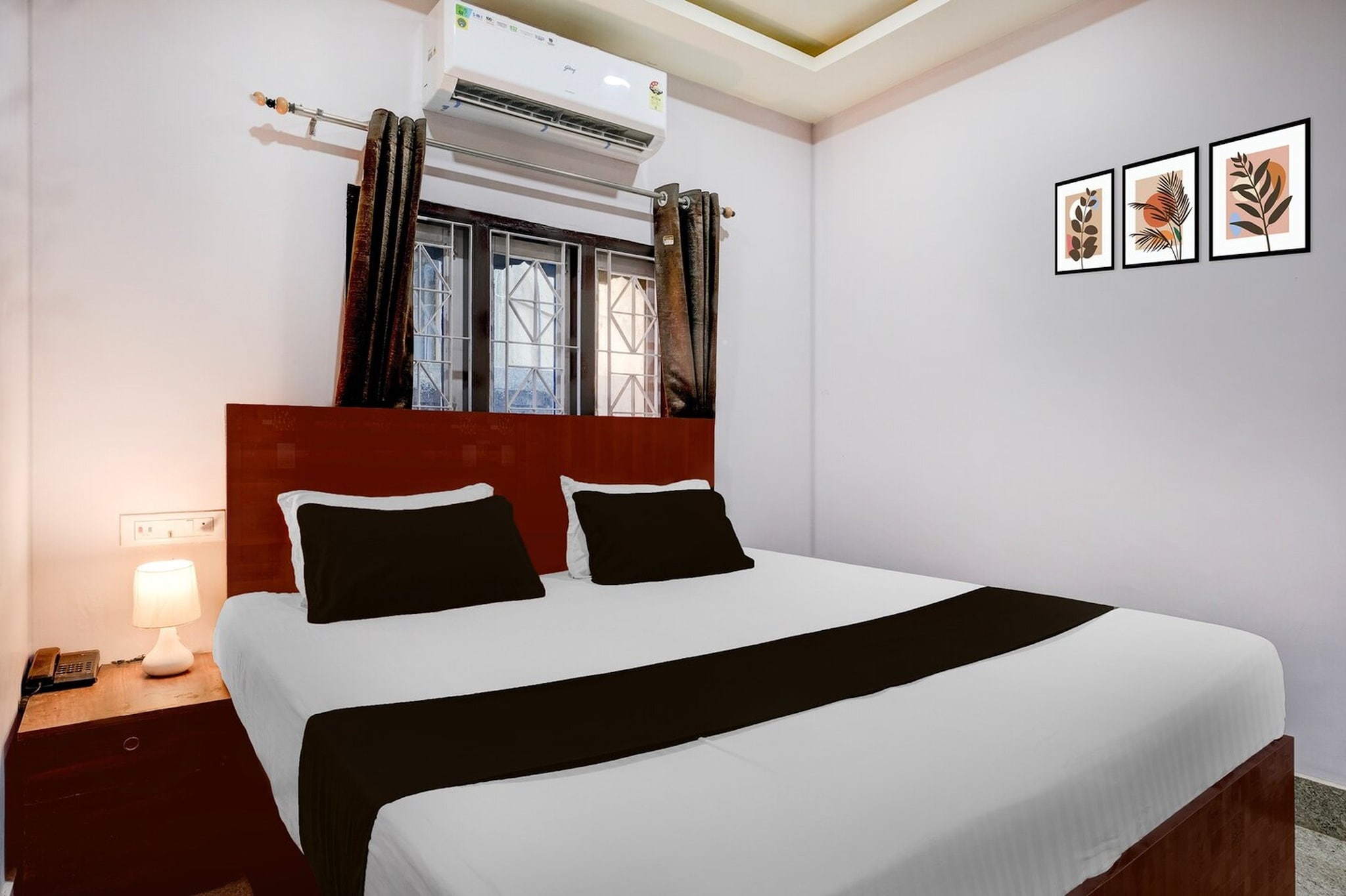 Located within 18 km of Kamakhya Temple and 3.9 km of Accoland, Collection O Guwahati Airport Formerly Hotel Aniruddha Grand provides rooms with air conditioning and a private bathroom in Guwahati. This 3-star hotel offers room service, a 24-hour front desk and free WiFi. The hotel features family rooms.
Guest rooms at the hotel are equipped with a seating area, a flat-screen TV with satellite channels and a private bathroom with free toiletries and a bath or shower. All rooms include a desk.
Purva Tirupati Sri Balaji Mandir is 16 km from Collection O Guwahati Airport Formerly Hotel Aniruddha Grand, while Indira Gandhi Athletic Stadium is 20 km away. Lokpriya Gopinath Bordoloi International Airport is 2 km from the property.
Early Check-In Policy: A full day’s room rate will be charged for check-ins before 6:00 AM. Complimentary early check-in is available between 6:00 AM and 10:00 AM, subject to room availability.
Check-in is only available to guests aged 18 and above. Please provide a government-issued ID to confirm your age.