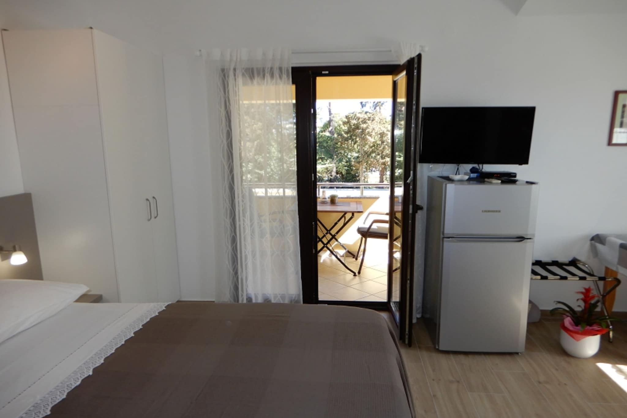 Cozy Retreat By The Sea Puntamika - Studio Apartment with Balcony  ( owner C)-Slaapkamer