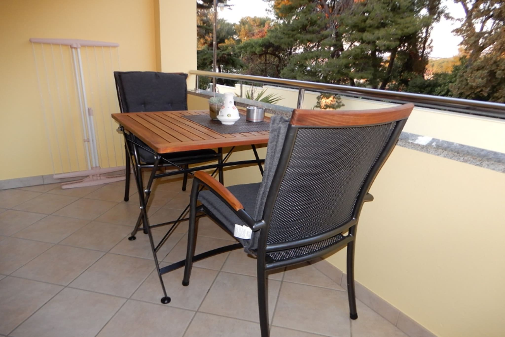 Cozy Retreat By The Sea Puntamika - Studio Apartment with Balcony  ( owner C)-Terrasbalkon