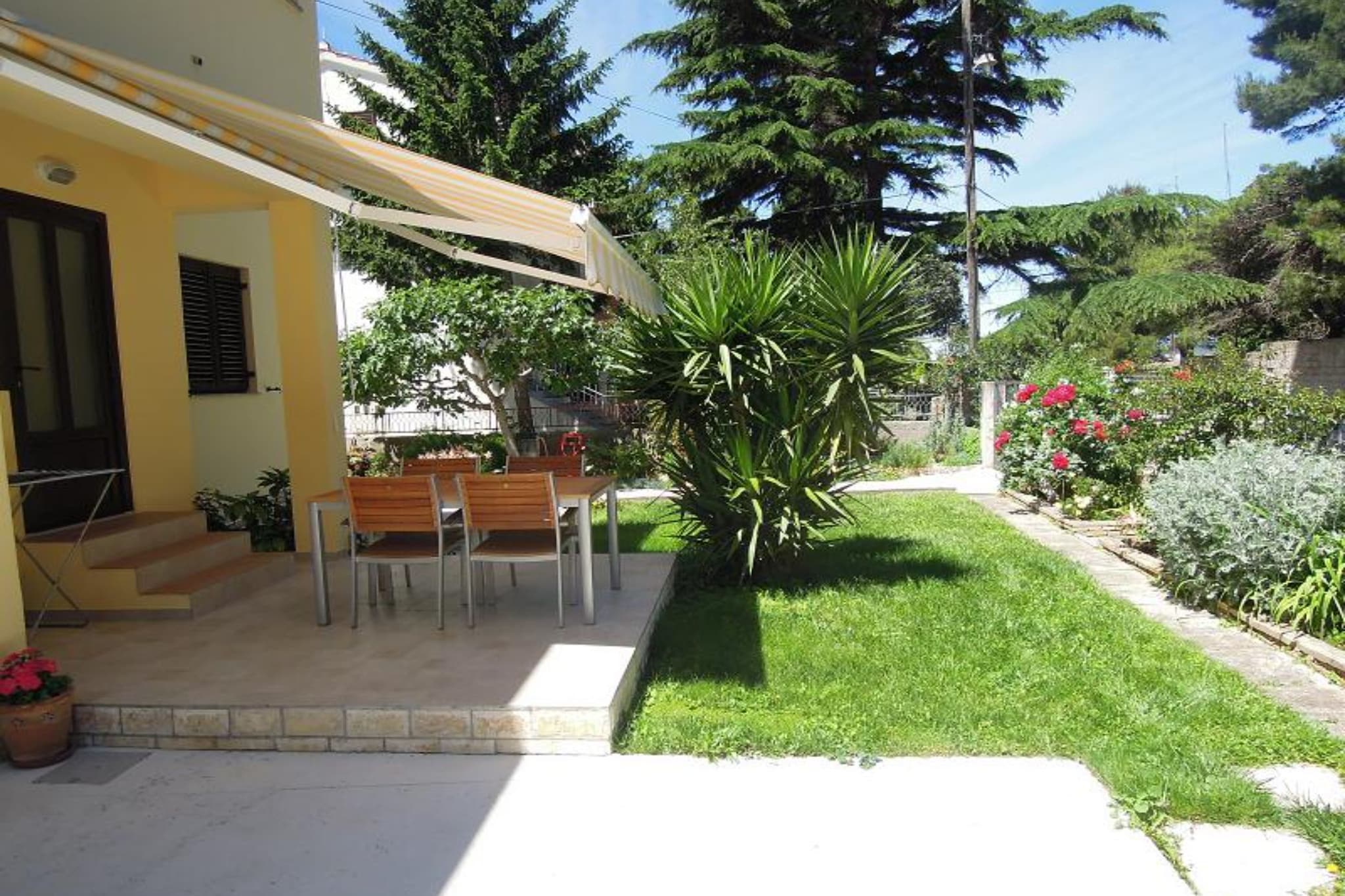 Cozy Retreat By The Sea Puntamika - Classic Two Bedroom Apartment with Terrace (owner B)-Buitenlucht