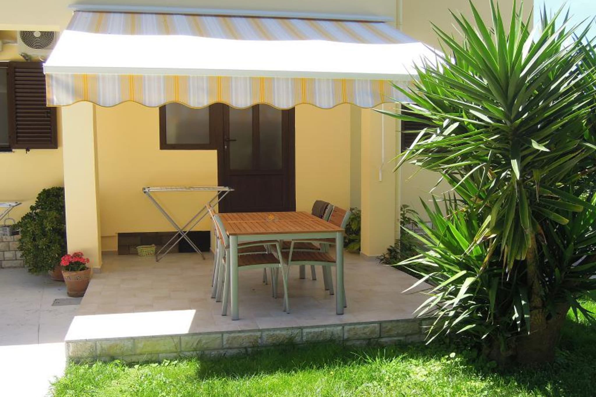 Cozy Retreat By The Sea Puntamika - Classic Two Bedroom Apartment with Terrace (owner B)-Buitenlucht